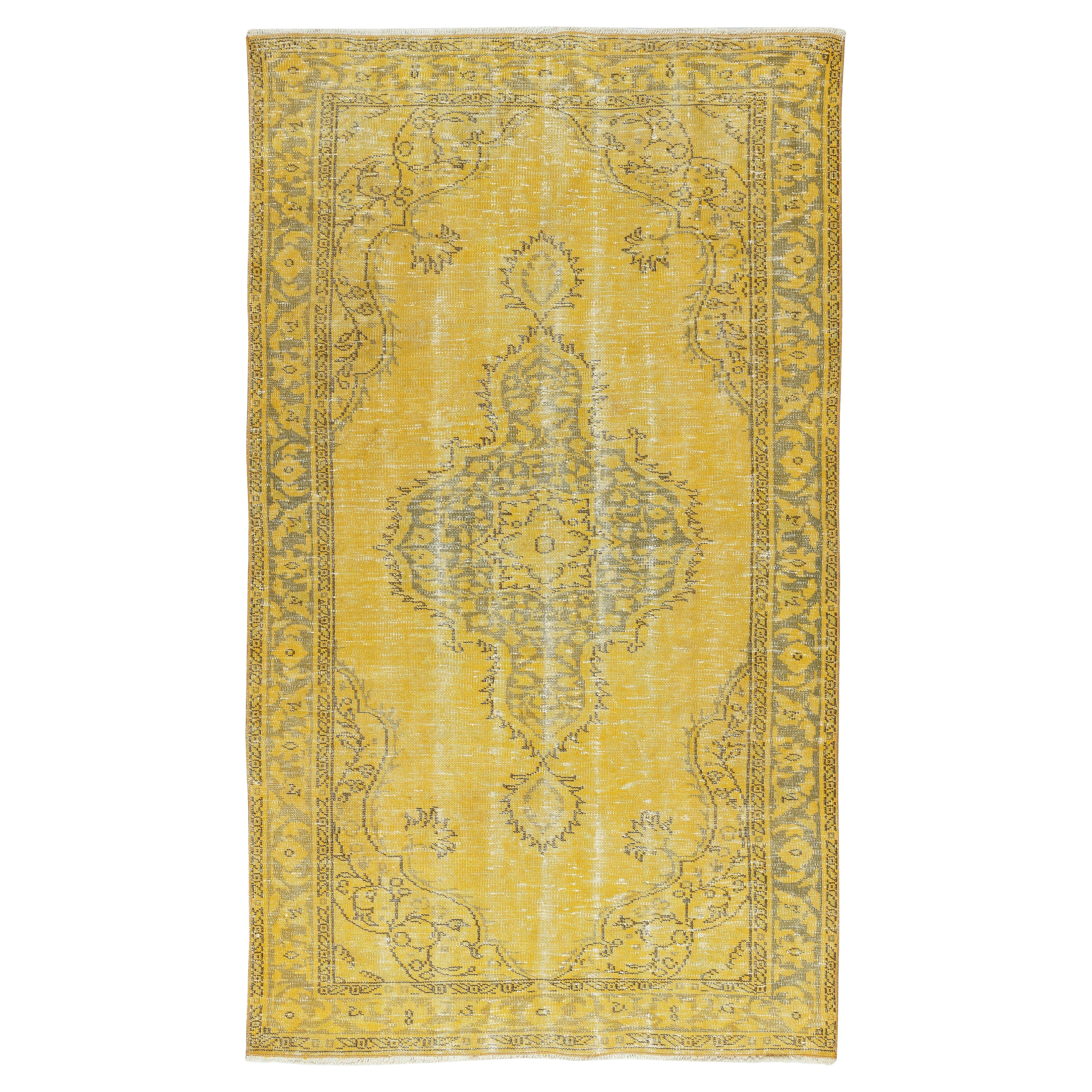 4.7x8.2 Ft Yellow Overdyed Vintage Rug. Handgeknüpfte Teppiche für moderne Innenräume im Angebot