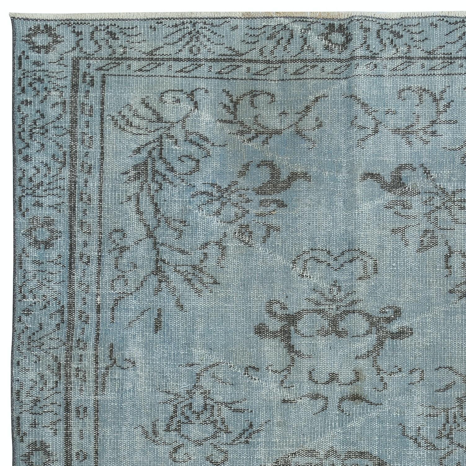 Turc 4.7x8.4 Ft Light Blue Color Handmade Turkish Wool Area Rug for Modern Interiors (Tapis de laine turque fait à la main pour les intérieurs modernes) en vente