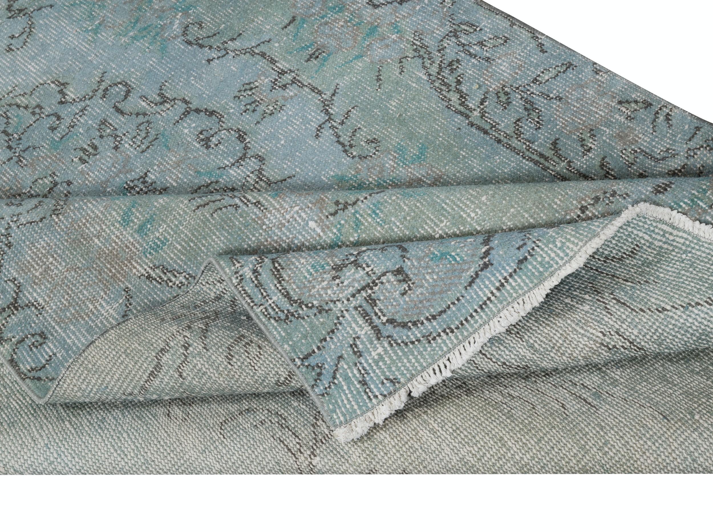 Moderno Tappeto turco vintage 4.7x8.7 Ft tinto in azzurro per interni moderni in vendita