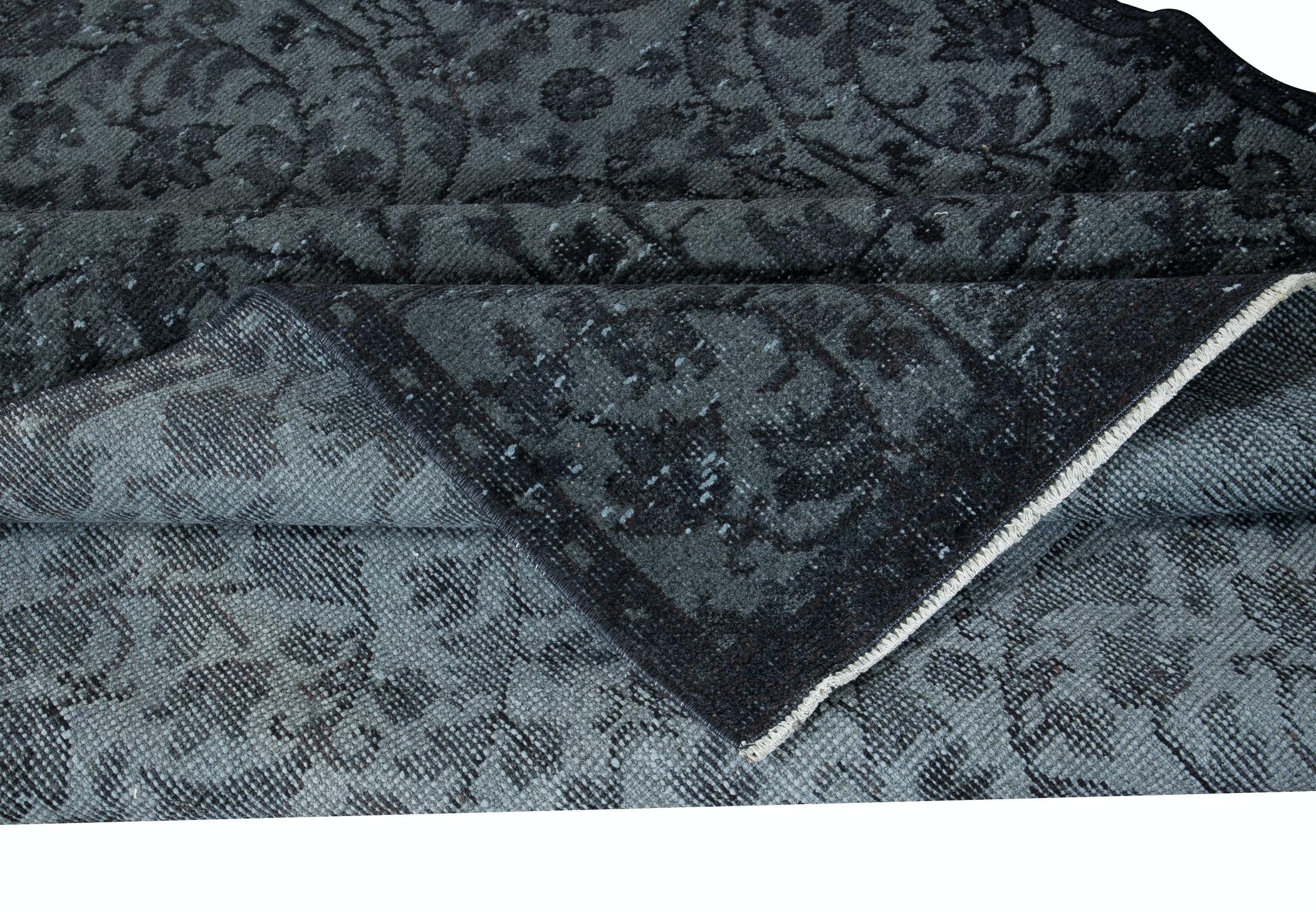 Moderne 4.7x8.8 Ft Tapis floral noir et gris, noué et tissé à la main en Turquie en vente