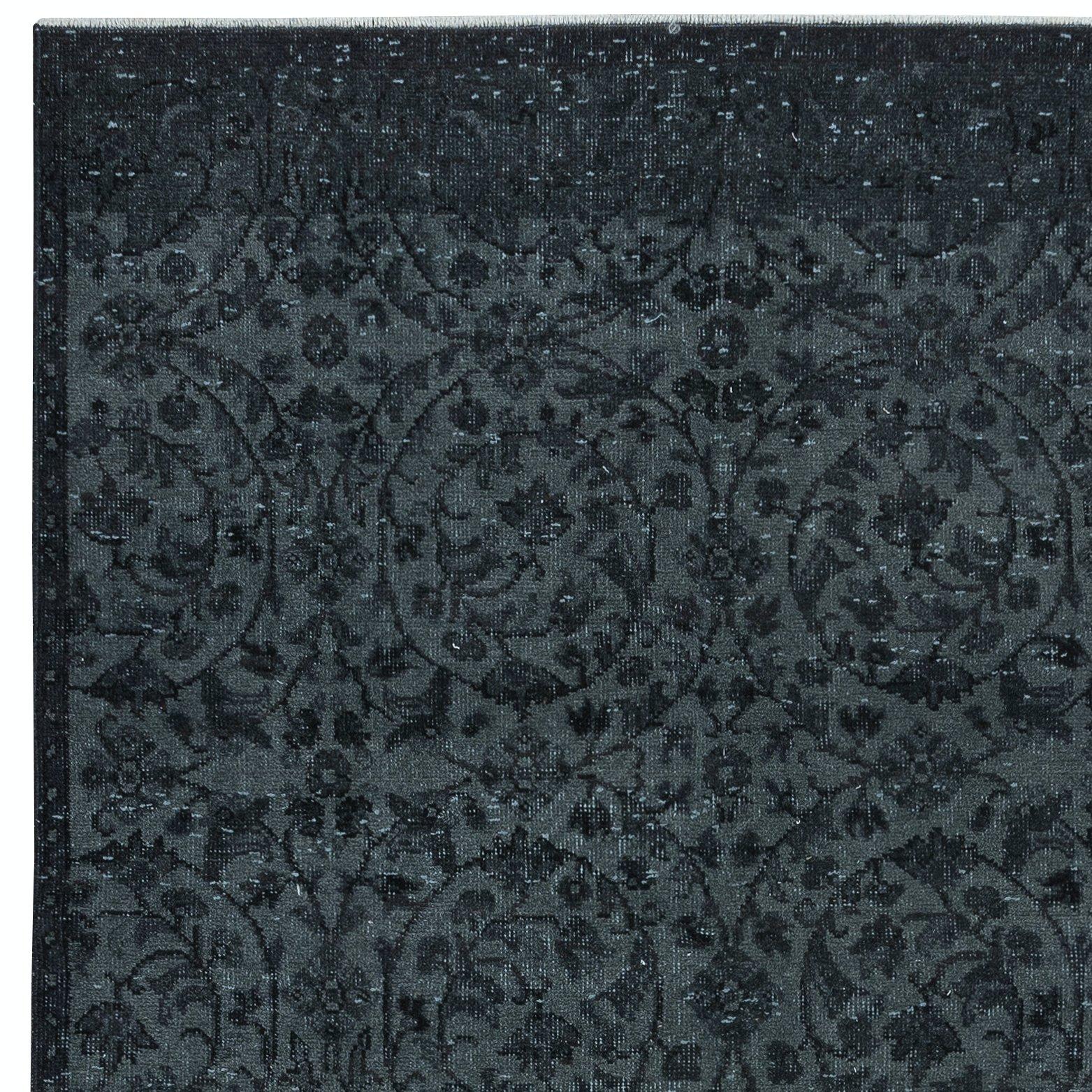 Turkish 4.7x8.8 Ft Floral Area Rug in Black & Gray, Handknotted and Handwoven in Turkey For Sale