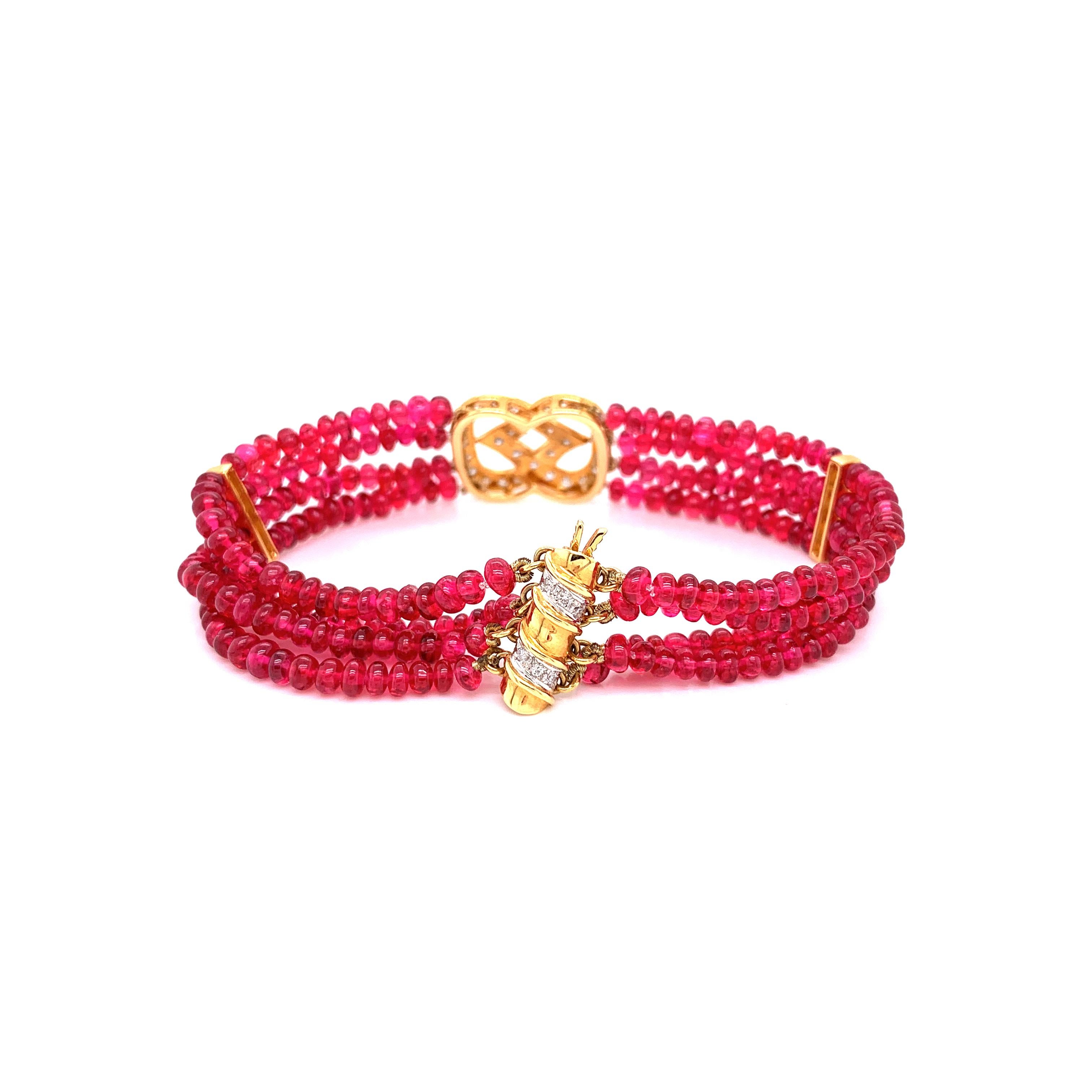 48 Karat burmesische rote Spinellperlen und weiße Diamanten Goldarmband (Zeitgenössisch) im Angebot