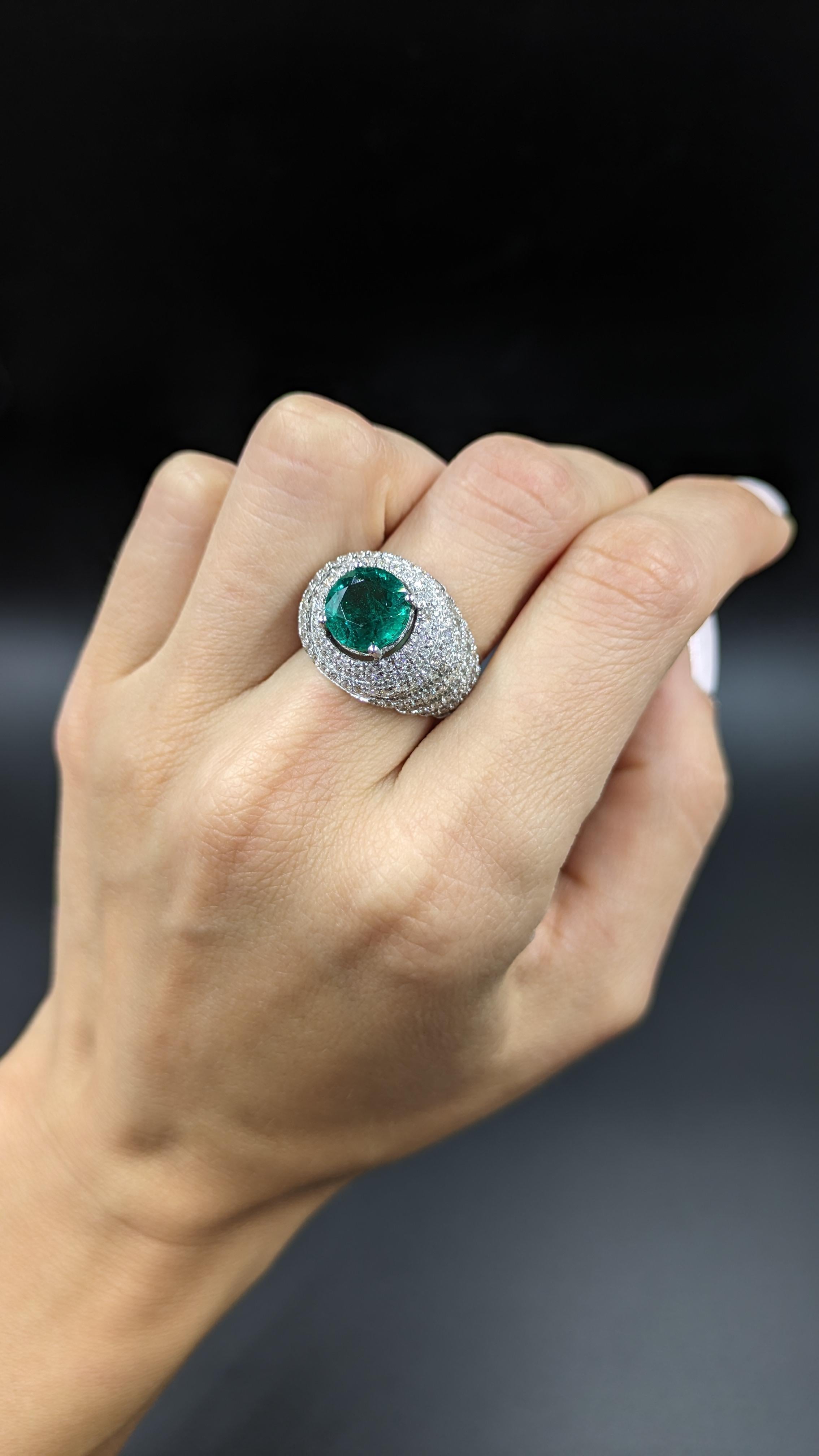 4,8 Karat Smaragd und 3,25 Karat Diamantring in 18K Gold im Angebot 5