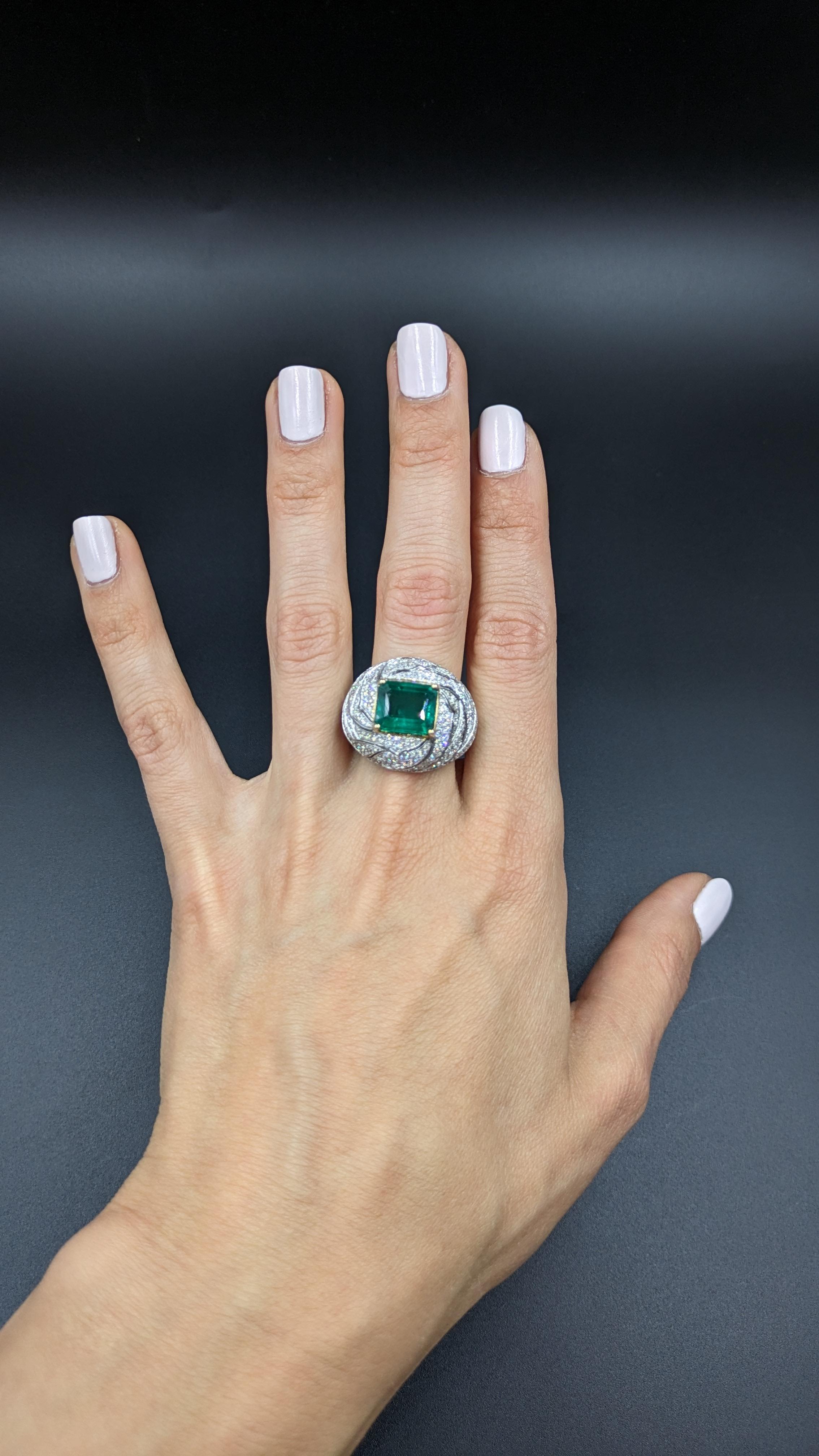 4,8 Karat Smaragd und 3,25 Karat Diamantring in 18K Gold im Angebot 8