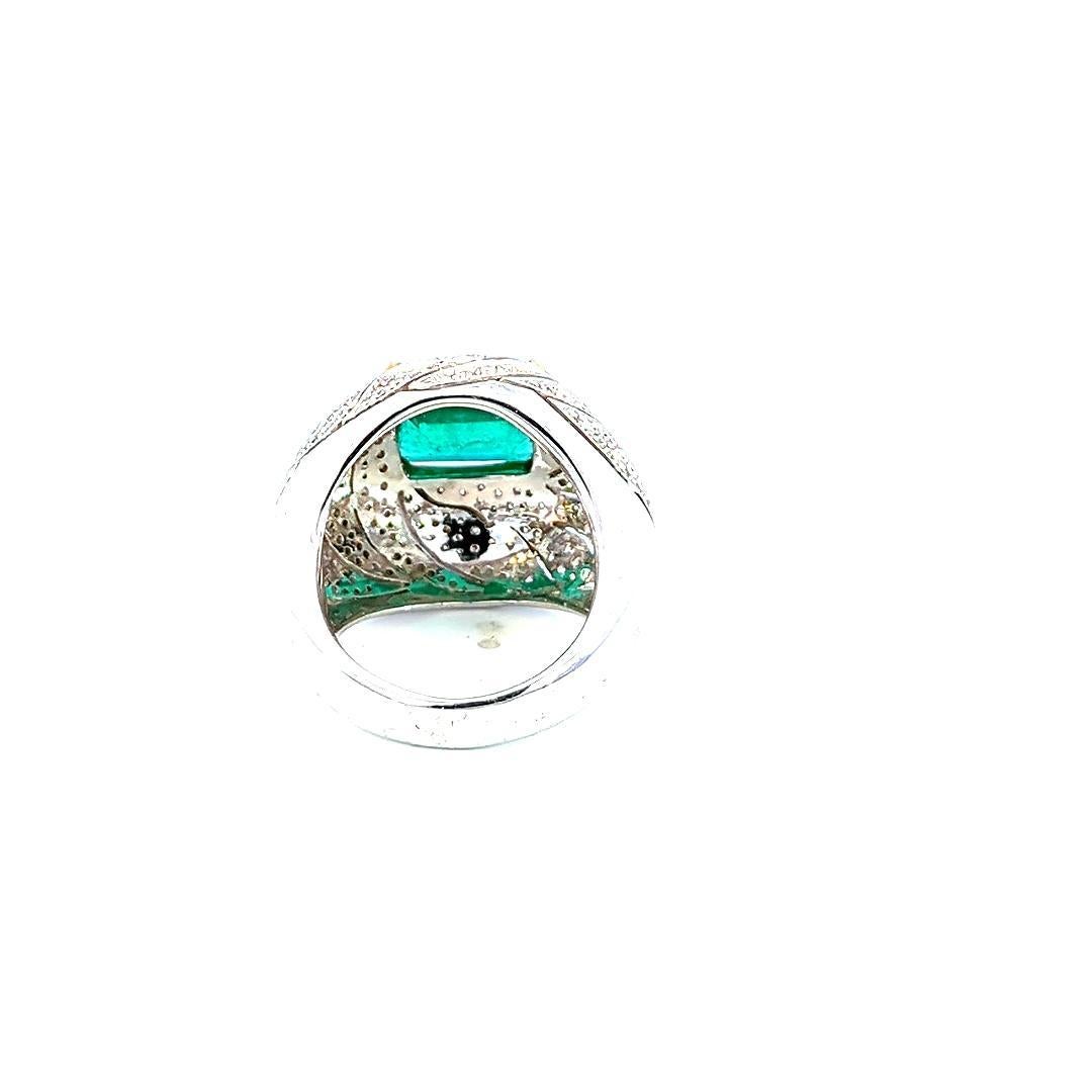 4,8 Karat Smaragd und 3,25 Karat Diamantring in 18K Gold (Carréeschliff) im Angebot