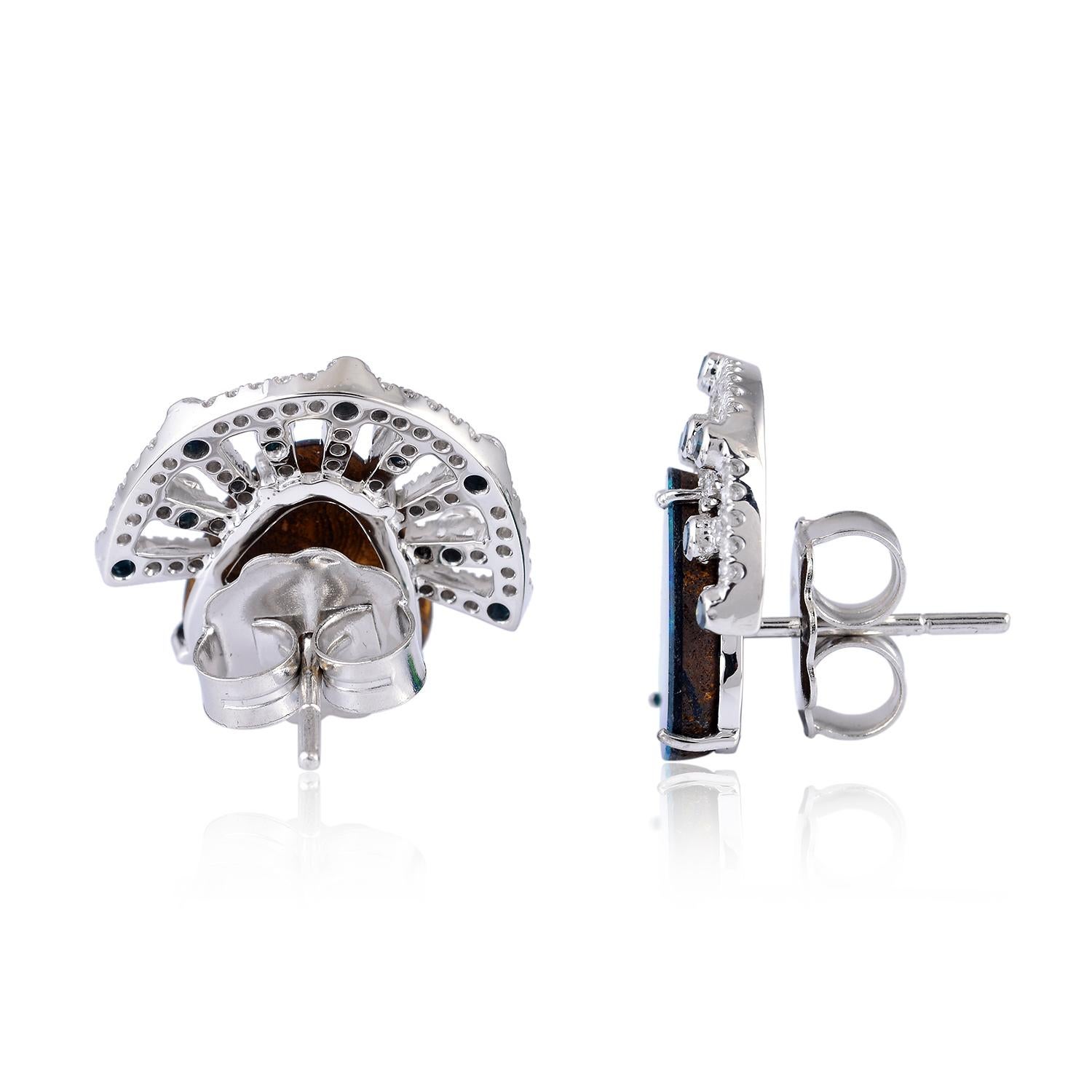 En or 18 carats, ces magnifiques boucles d'oreilles éventail sont serties à la main de doublets d'opales de 4,8 carats et de diamants scintillants de 0,6 carat. Instock

SUIVRE  La vitrine de MEGHNA JEWELS pour découvrir la dernière collection et