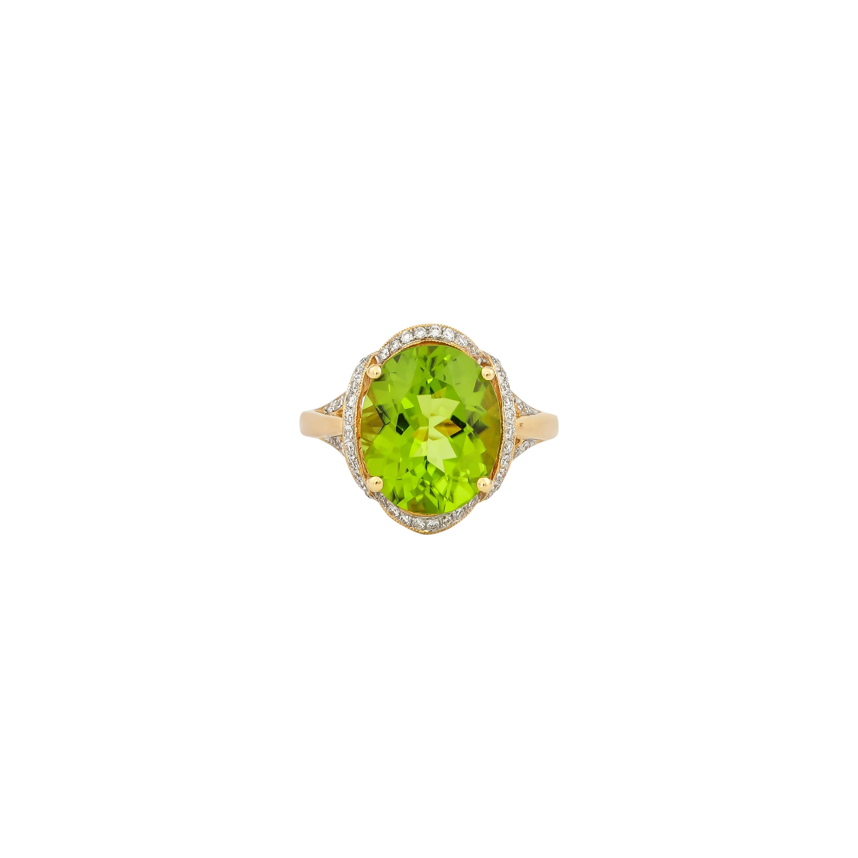 Oval Cut 4.8 Carat Peridot and Diamond Ring in 18 Karat Yellow Gold For Sale