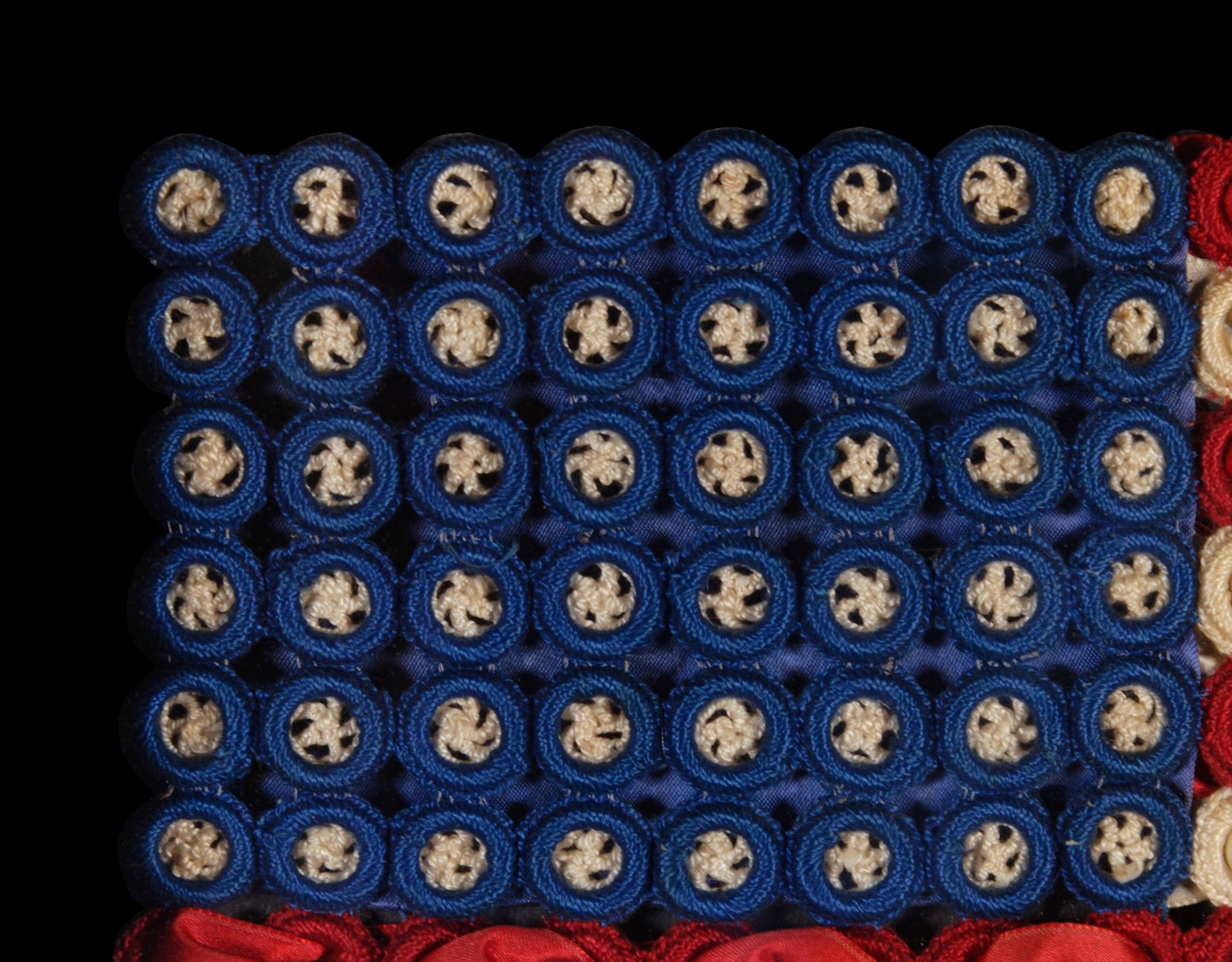 48 gehäkelte Sterne auf Grafik, dreidimensionale Flagge aus Seide, ca. 1917-1918 im Zustand „Gut“ im Angebot in York County, PA