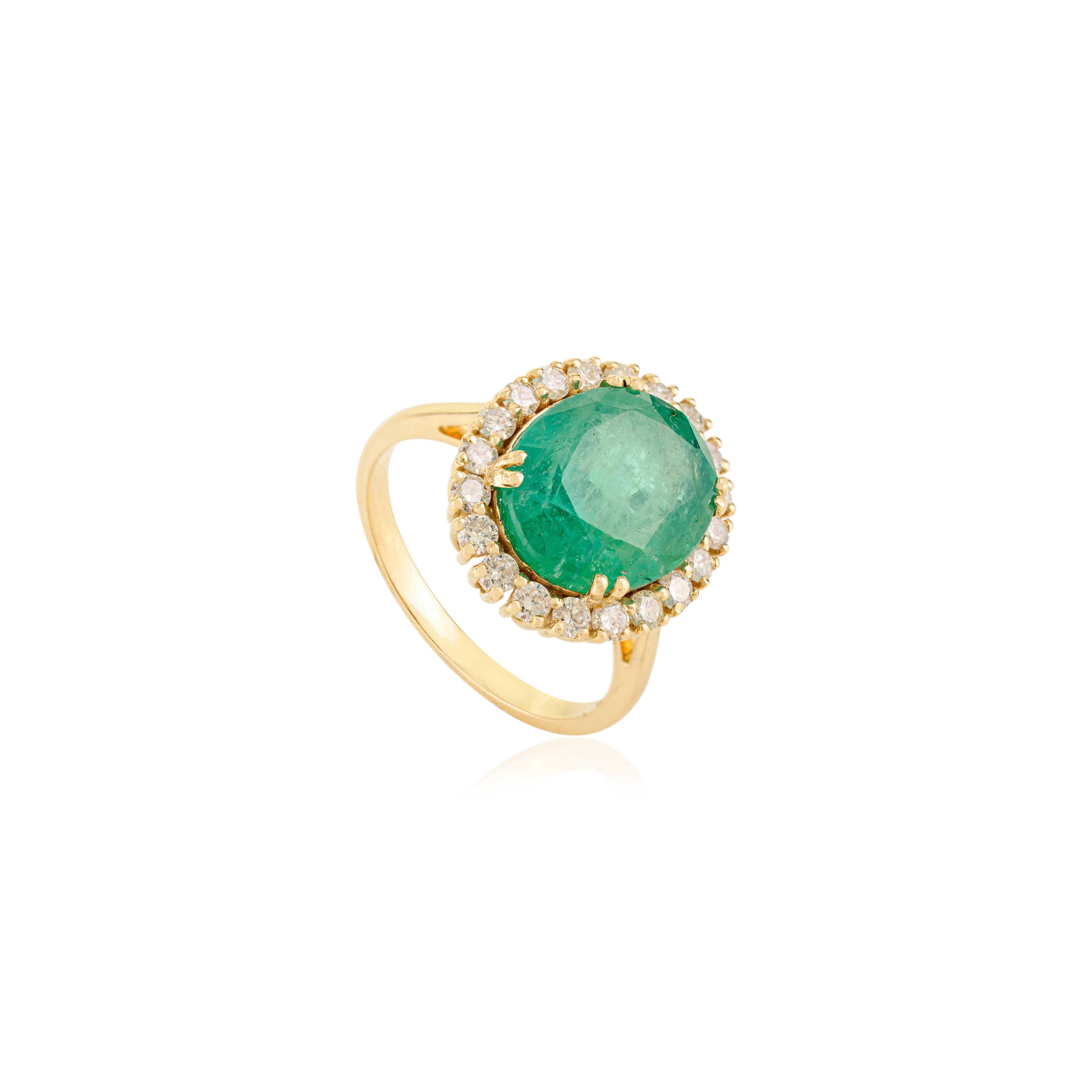 En venta: 4.8 CT 14K Solid Yellow Gold Oval Emerald & Halo Diamond Cocktail Ring for Her  5