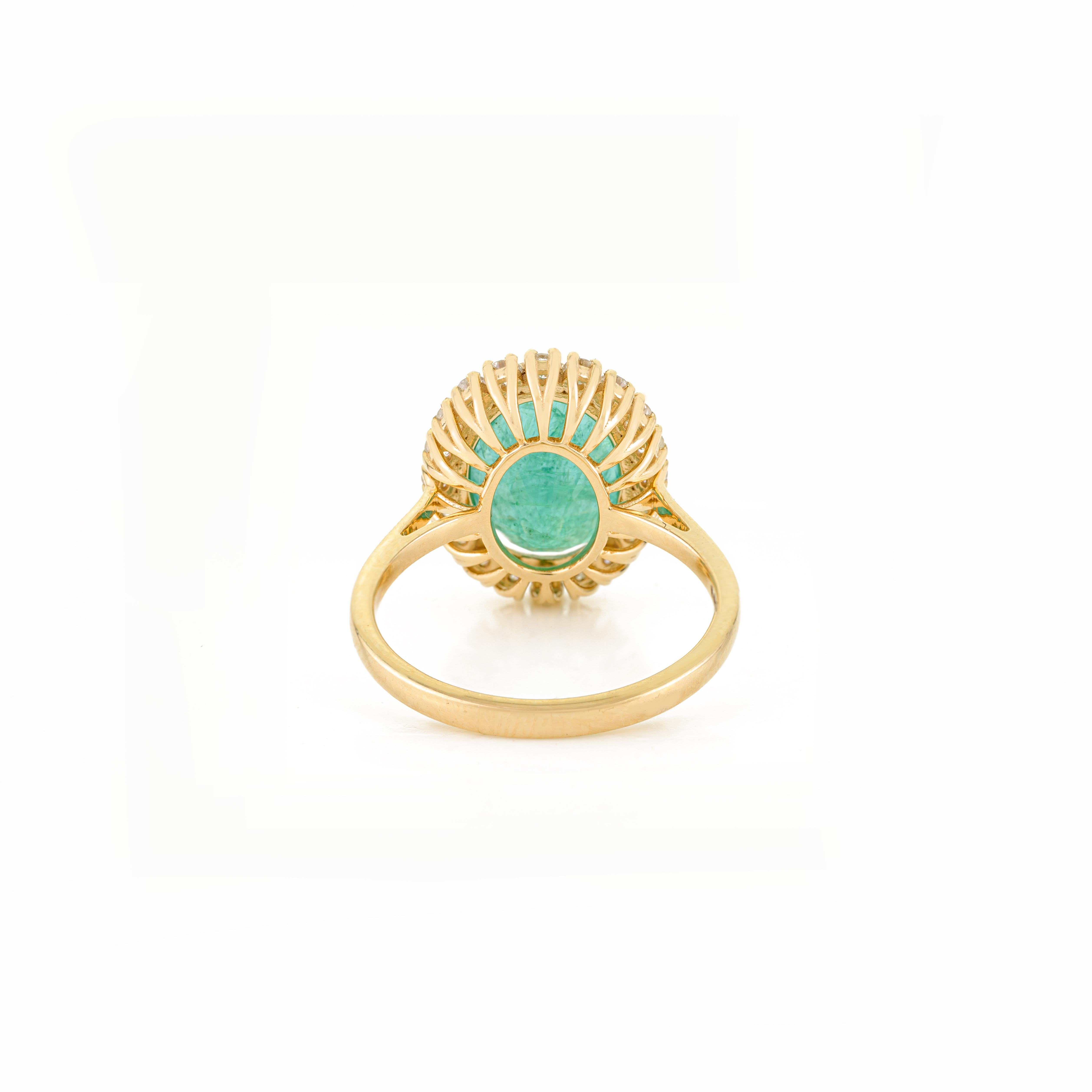 En venta: 4.8 CT 14K Solid Yellow Gold Oval Emerald & Halo Diamond Cocktail Ring for Her  7