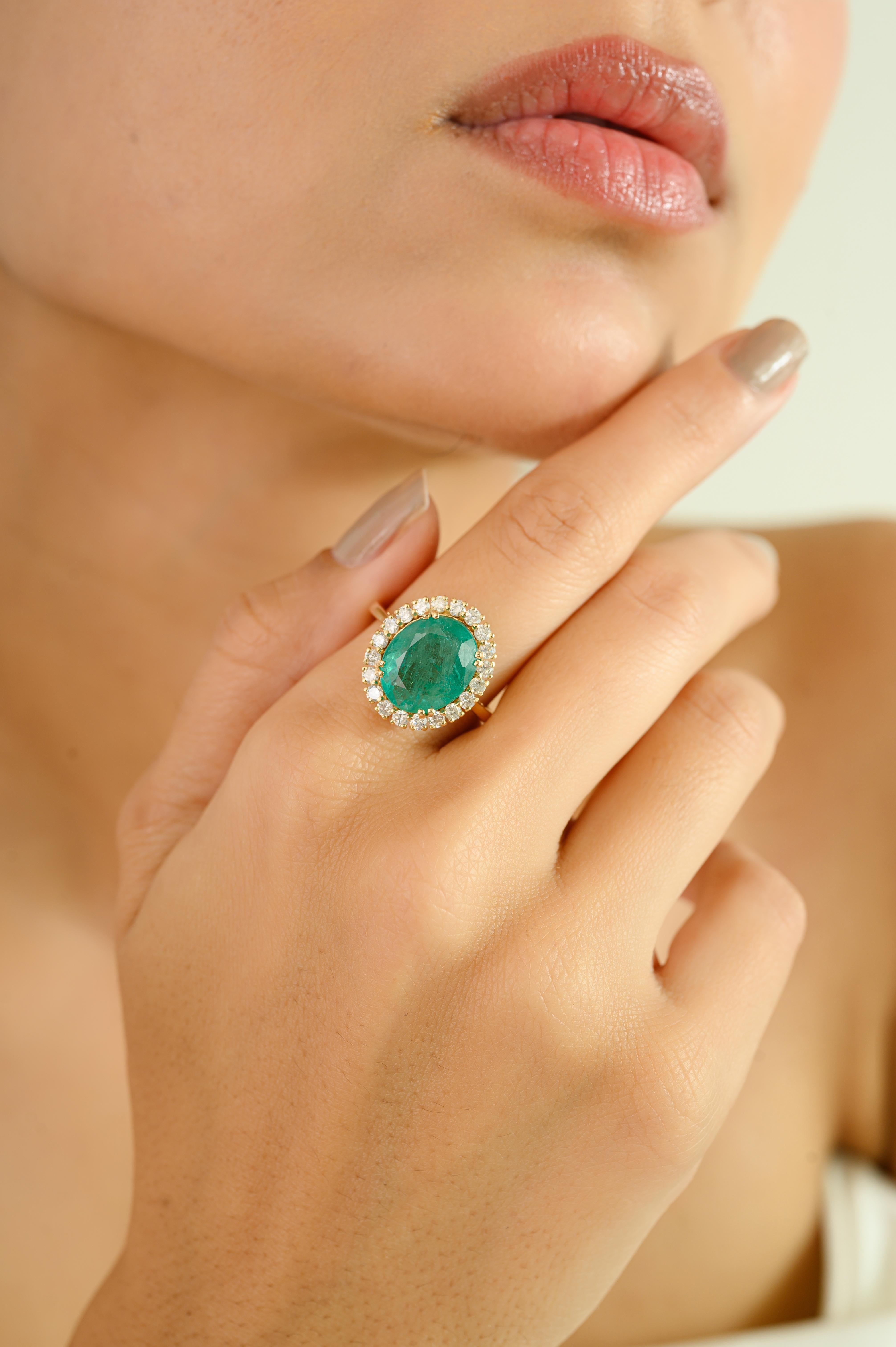 En venta: 4.8 CT 14K Solid Yellow Gold Oval Emerald & Halo Diamond Cocktail Ring for Her  8