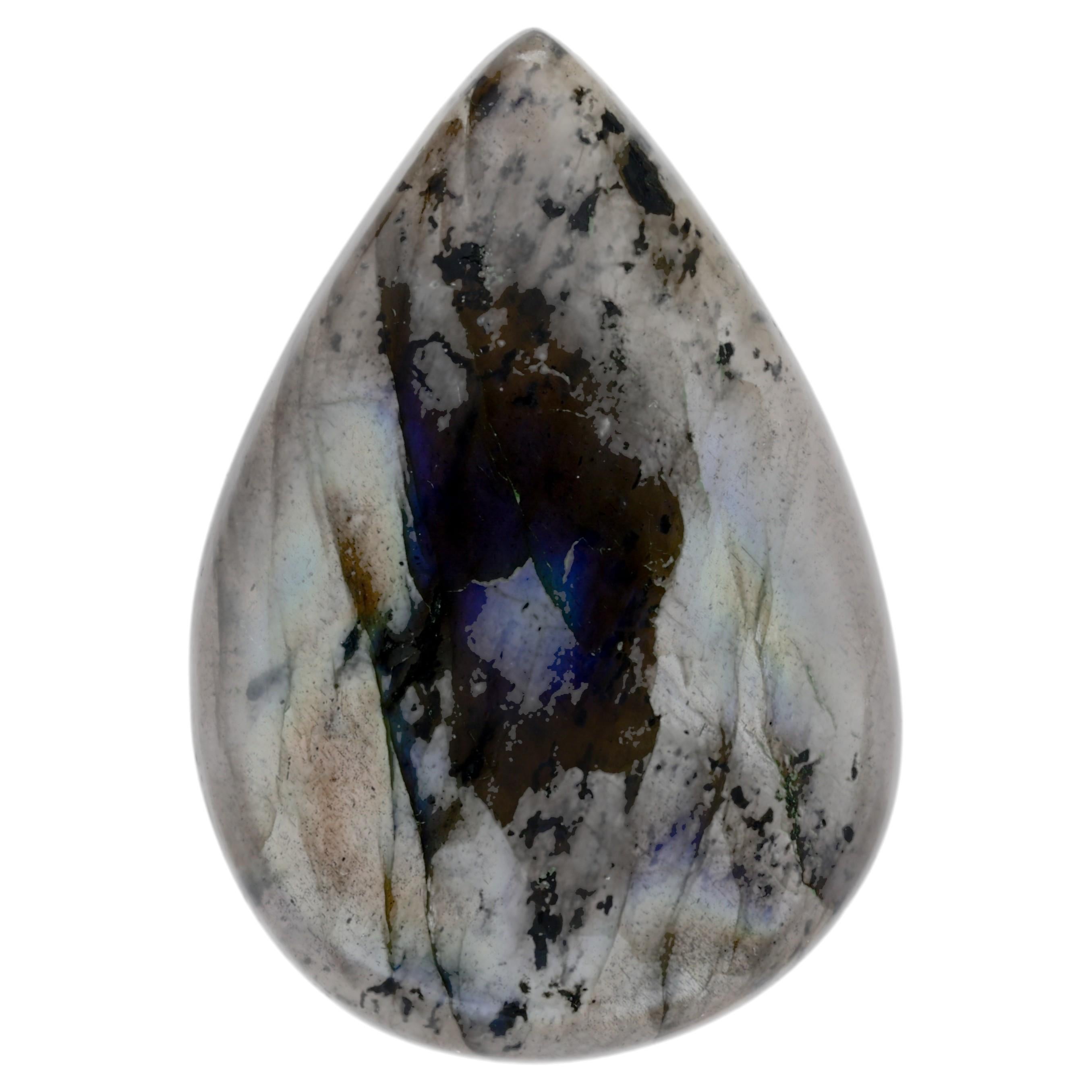 48 Karat, Labradorit-Cabochon in Birnenform