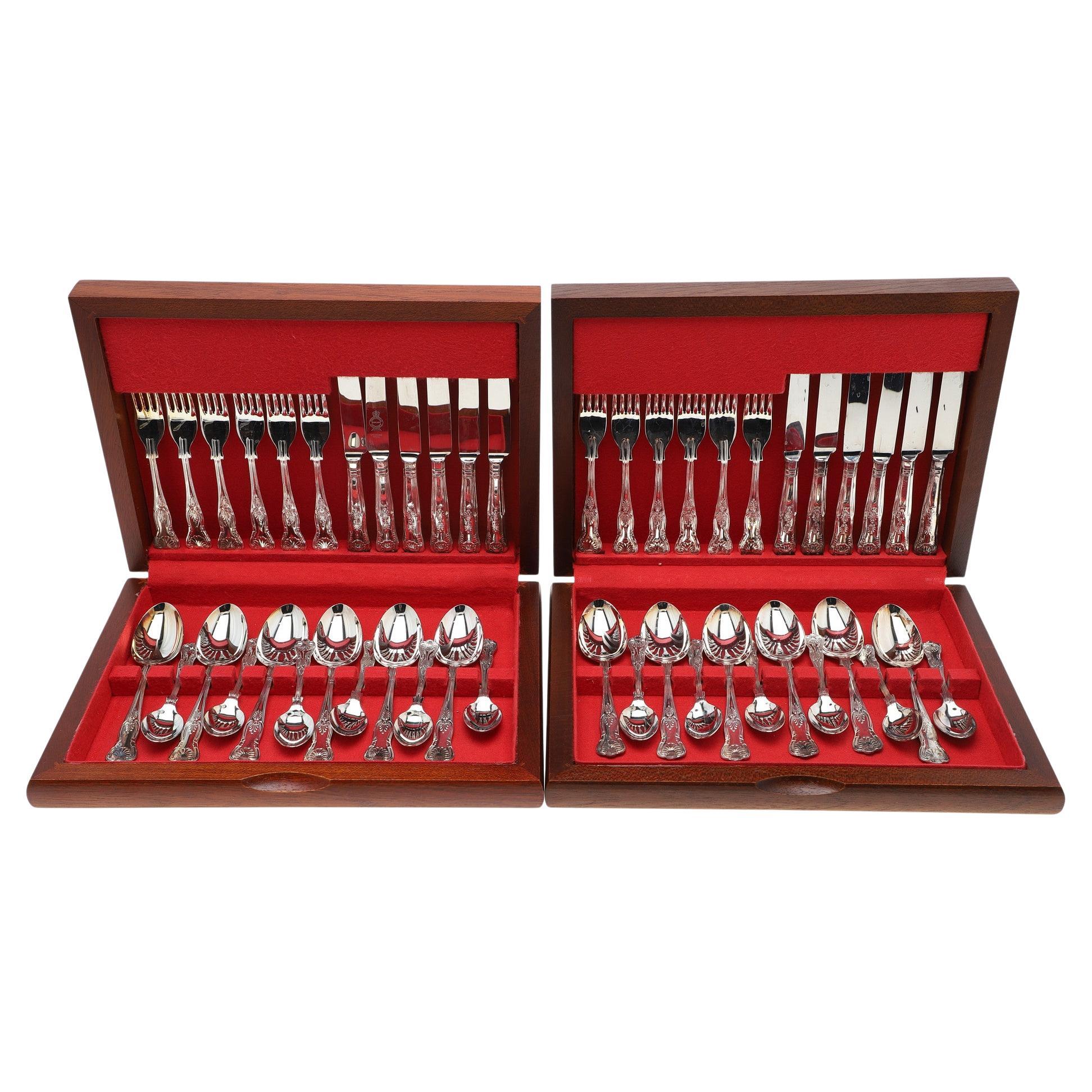 Service de couverts de 24 cuillères de table et fourchettes en métal argenté dans des boîtes en bois