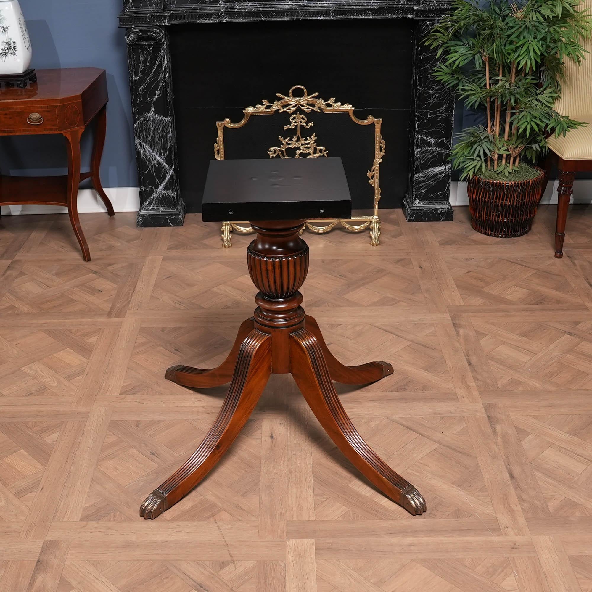 Dieser immer beliebte runde 48″ Tisch von Niagara Furniture kann in einer Vielzahl von Umgebungen verwendet werden, vom Eingangsbereich des Hauses über das Esszimmer bis hin zur Küche. Die Tischplatte ist mit Bolzen befestigt und ruht auf einem