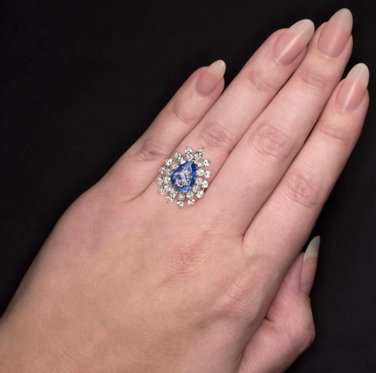 4.80 Carat Cornflower Sapphire and Diamond Cocktail Ring In New Condition In Rome, IT