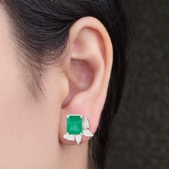 Pendientes de oro blanco de 14 quilates con diamante esmeralda de 4,80 quilates