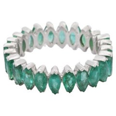 4.80 Carat Emerald Stackable Eternity Band in Birthstone Ring for Mother's Day (Anneau d'éternité empilable en émeraude pour la fête des mères)