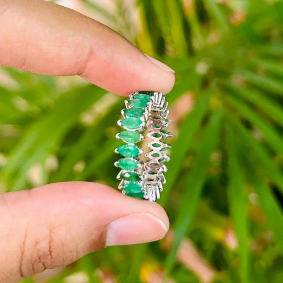 En vente :  4.80 Carat Emerald Stackable Eternity Band in Birthstone Ring for Mother's Day (Anneau d'éternité empilable en émeraude pour la fête des mères) 12