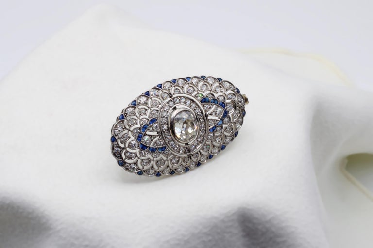 A 4.80 Platinum Carat Filigree Old European & Old Miner Art Deco Sapphire Brooch In Excellent Condition For Sale In New York, NY