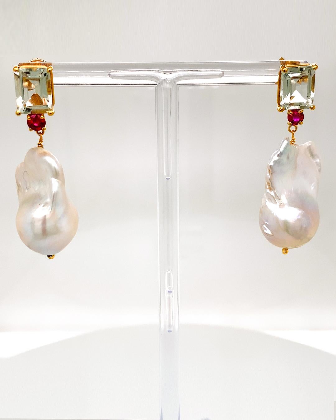 4.80 Carat light Green Beryl with Ruby and Baroque Pearl Drop Earring In Excellent Condition For Sale In New York, NY