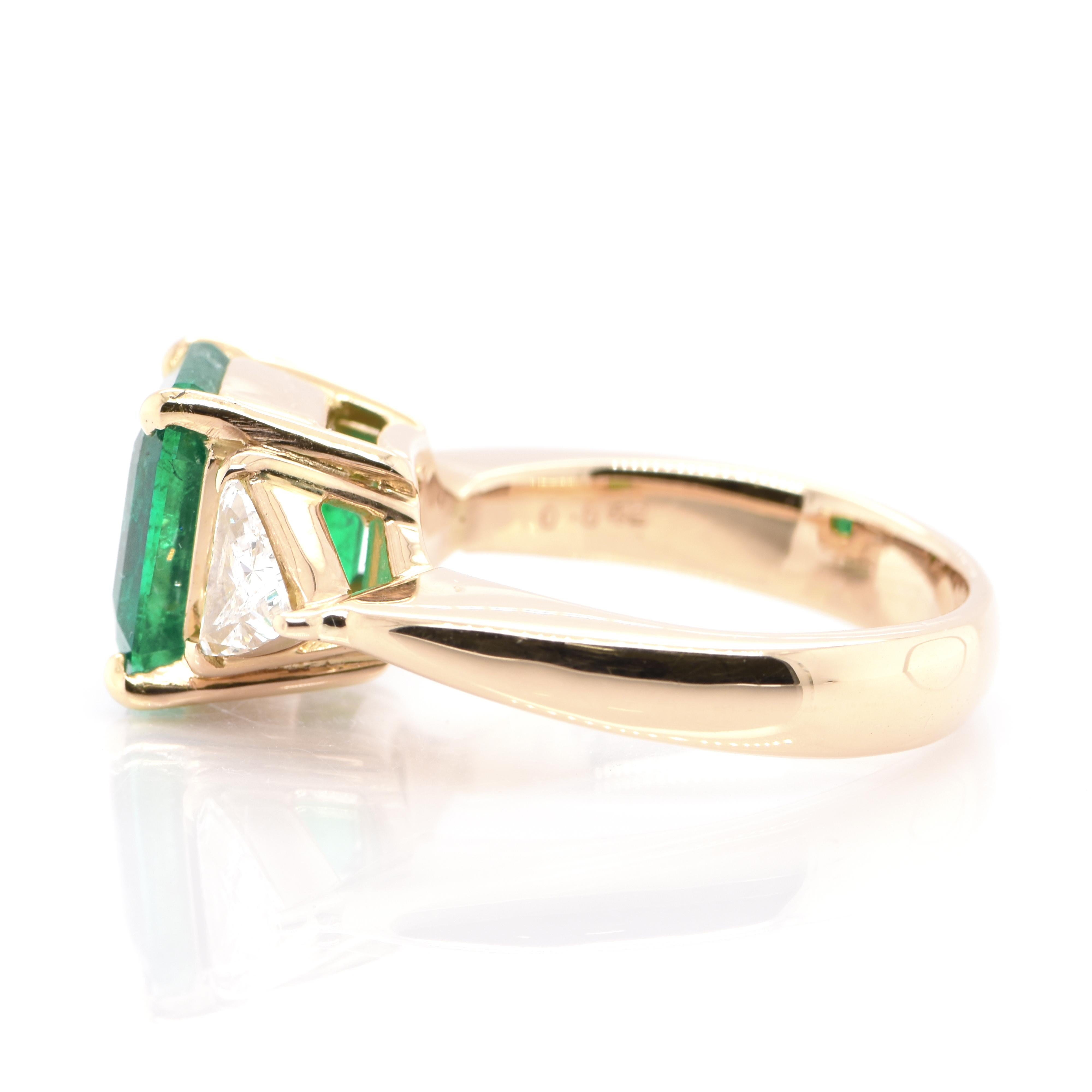 Emerald Cut 4.30 Carat Natural Colombian Emerald and Diamond Ring Set in 18 Karat Gold For Sale