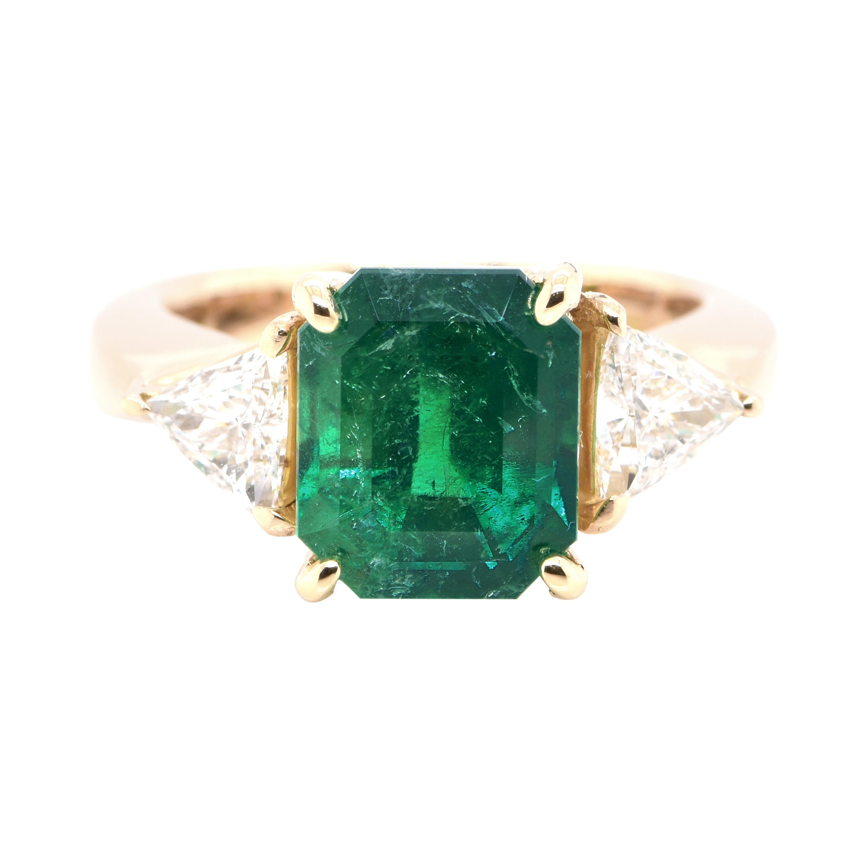 4.30 Carat Natural Colombian Emerald and Diamond Ring Set in 18 Karat Gold For Sale