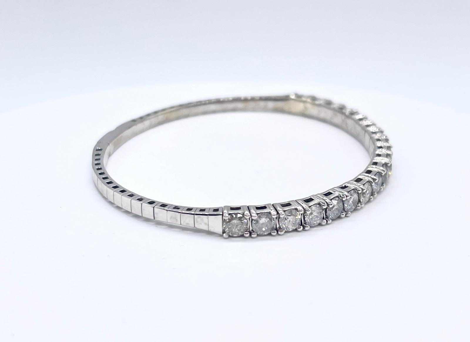 Flexibler Mini-Armreif aus 14K Weißgold mit 4,80 Karat natürlichem Diamanten (Moderne)
