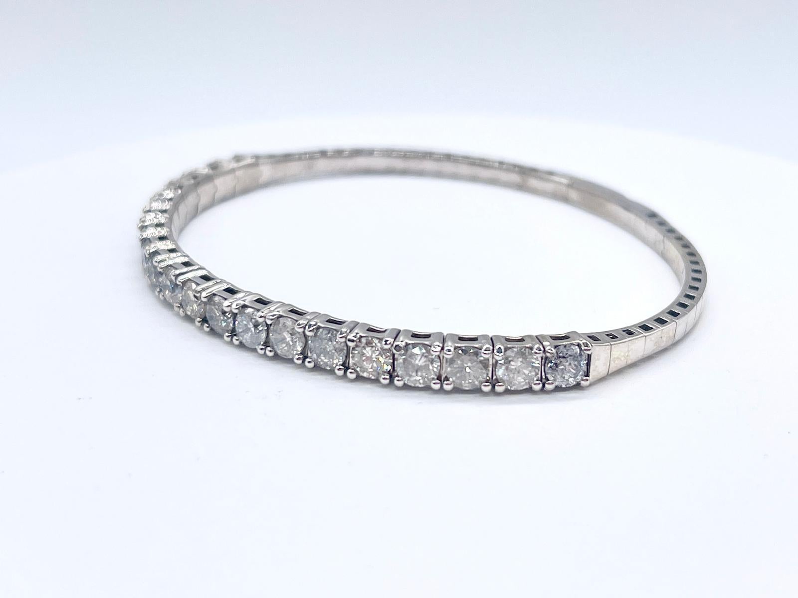 Flexibler Mini-Armreif aus 14K Weißgold mit 4,80 Karat natürlichem Diamanten (Brillantschliff)