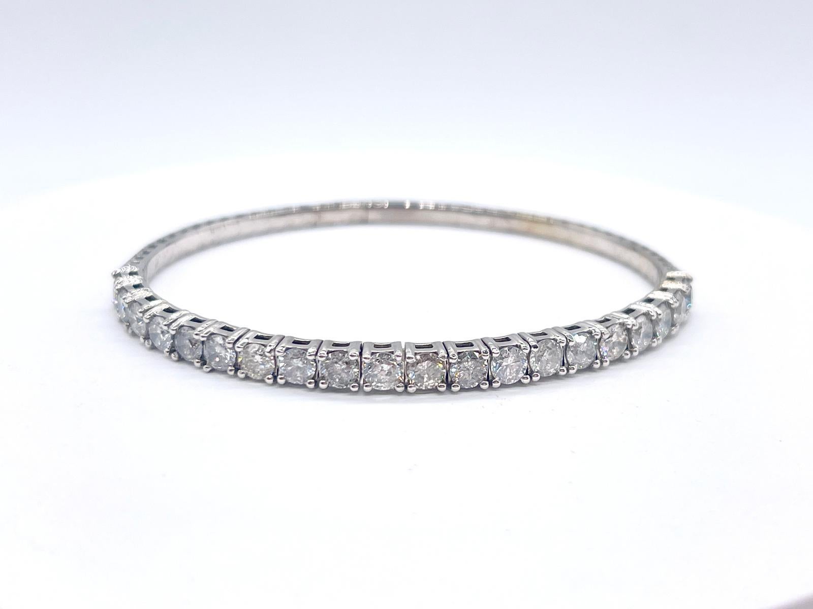 Flexibler Mini-Armreif aus 14K Weißgold mit 4,80 Karat natürlichem Diamanten für Damen oder Herren