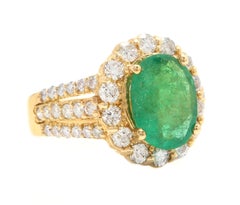 4.80 Carat Natural Emerald and Diamond 18 Karat Solid Yellow Gold Ring