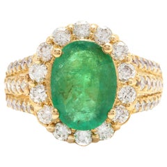 4.80 Carat Natural Emerald and Diamond 18 Karat Solid Yellow Gold Ring