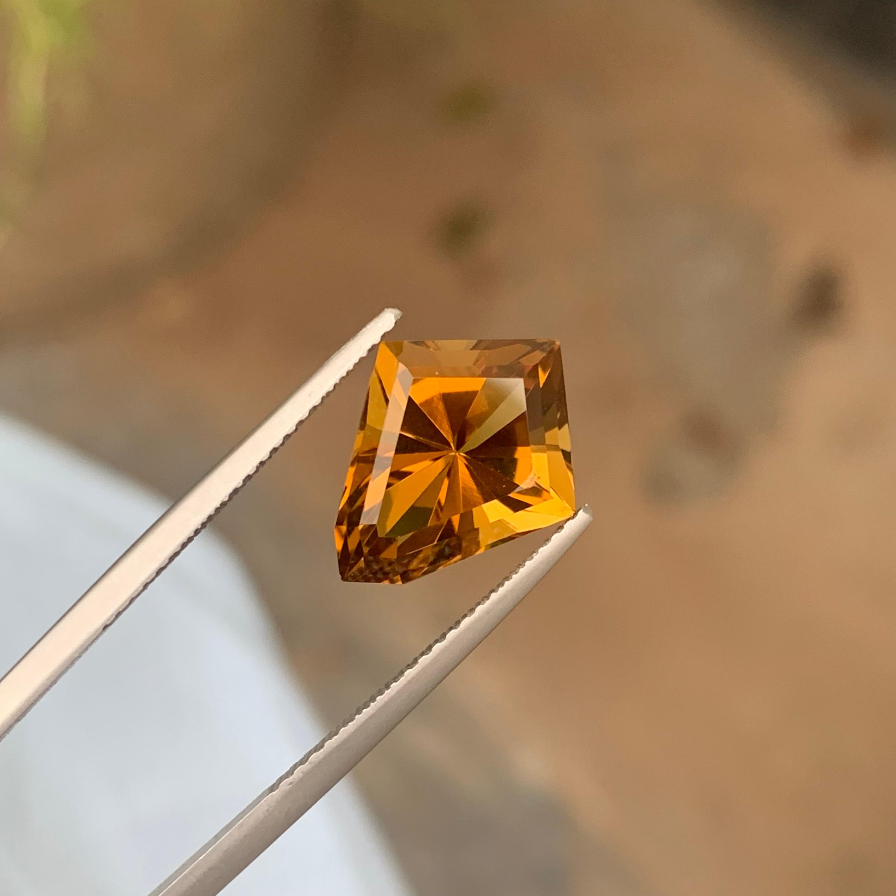 Arts and Crafts 4.80 Carat Natural Fancy Cut Kite Shape Loose Citrine Gemstone from Brazil en vente