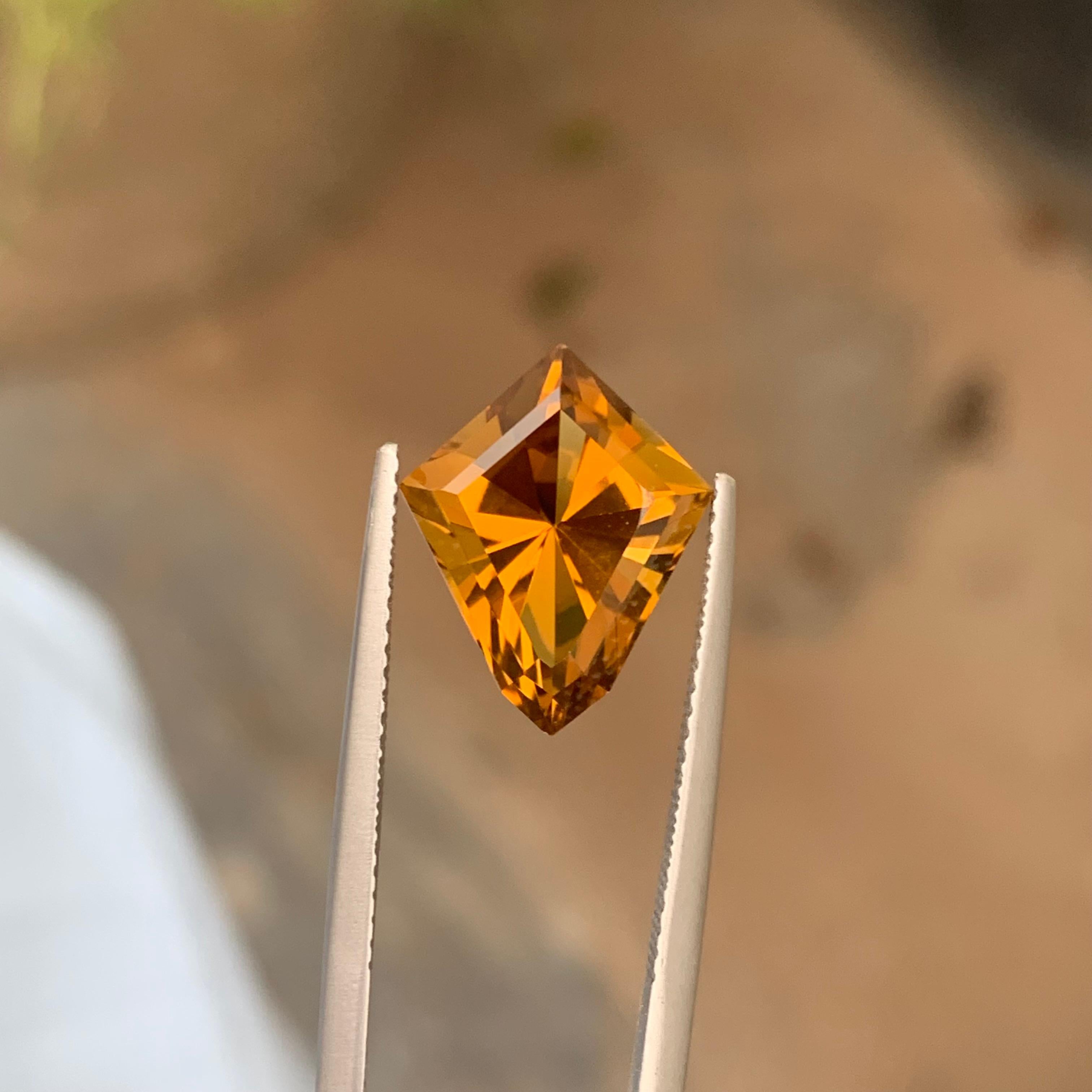 Taille losange 4.80 Carat Natural Fancy Cut Kite Shape Loose Citrine Gemstone from Brazil en vente