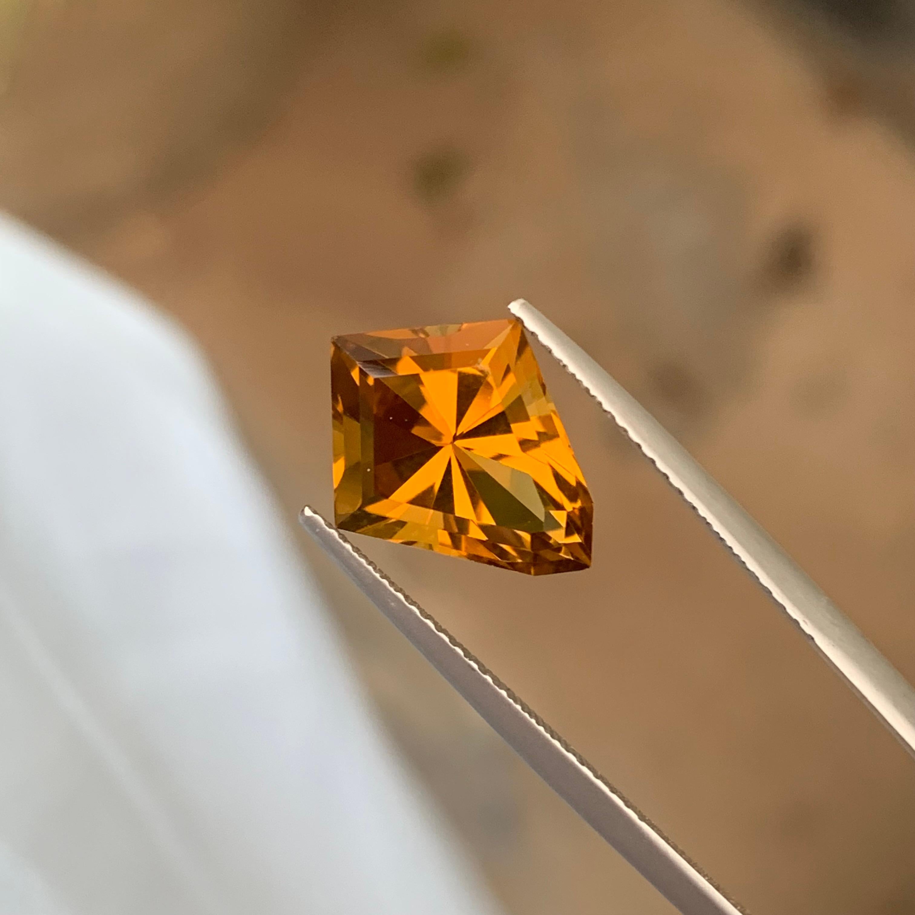 4.80 Carat Natural Fancy Cut Kite Shape Loose Citrine Gemstone from Brazil In New Condition For Sale In Peshawar, PK