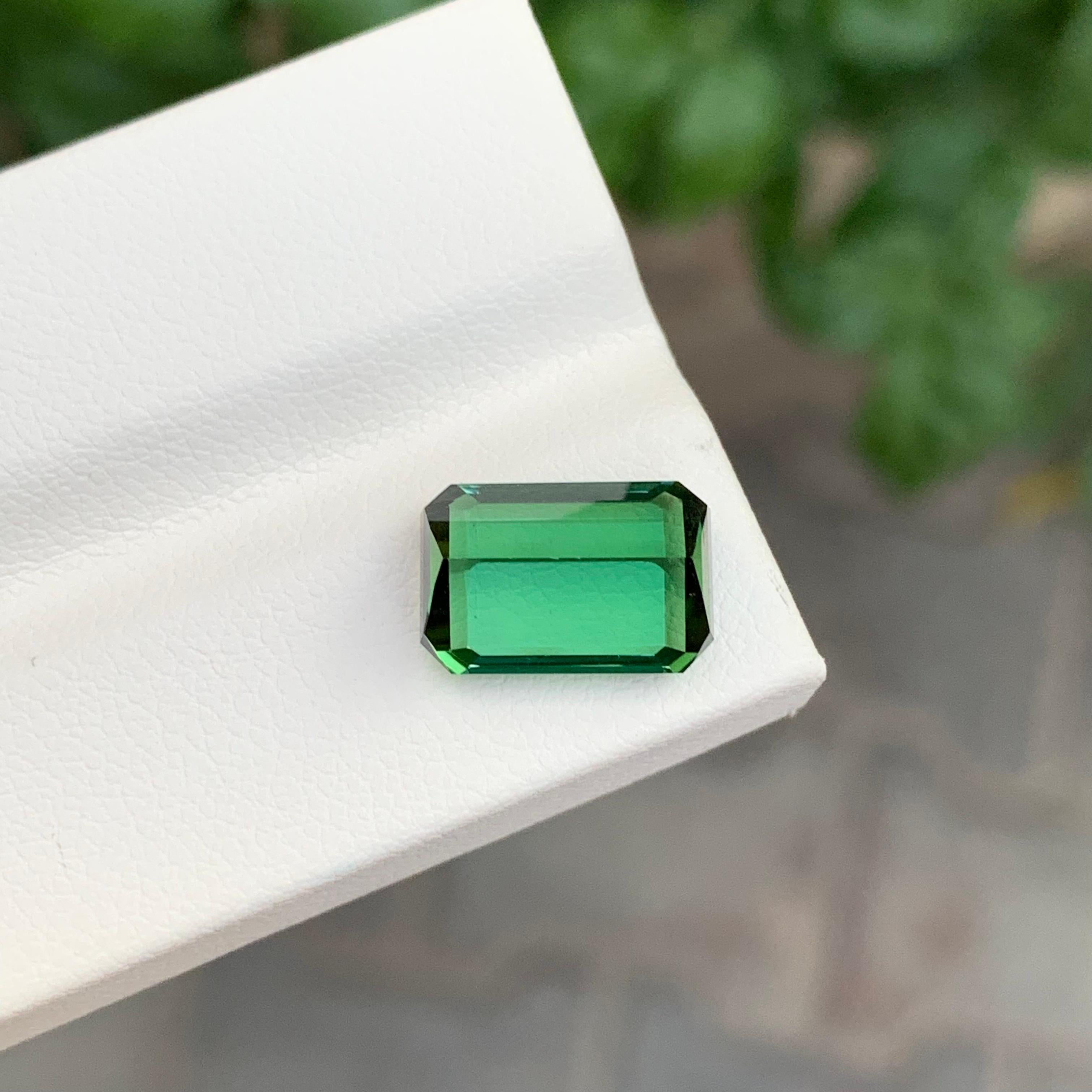 4.80 Carat Natural Loose Green Tourmaline Emerald Shape Gemstone (pierre précieuse en forme d'émeraude) en vente 4