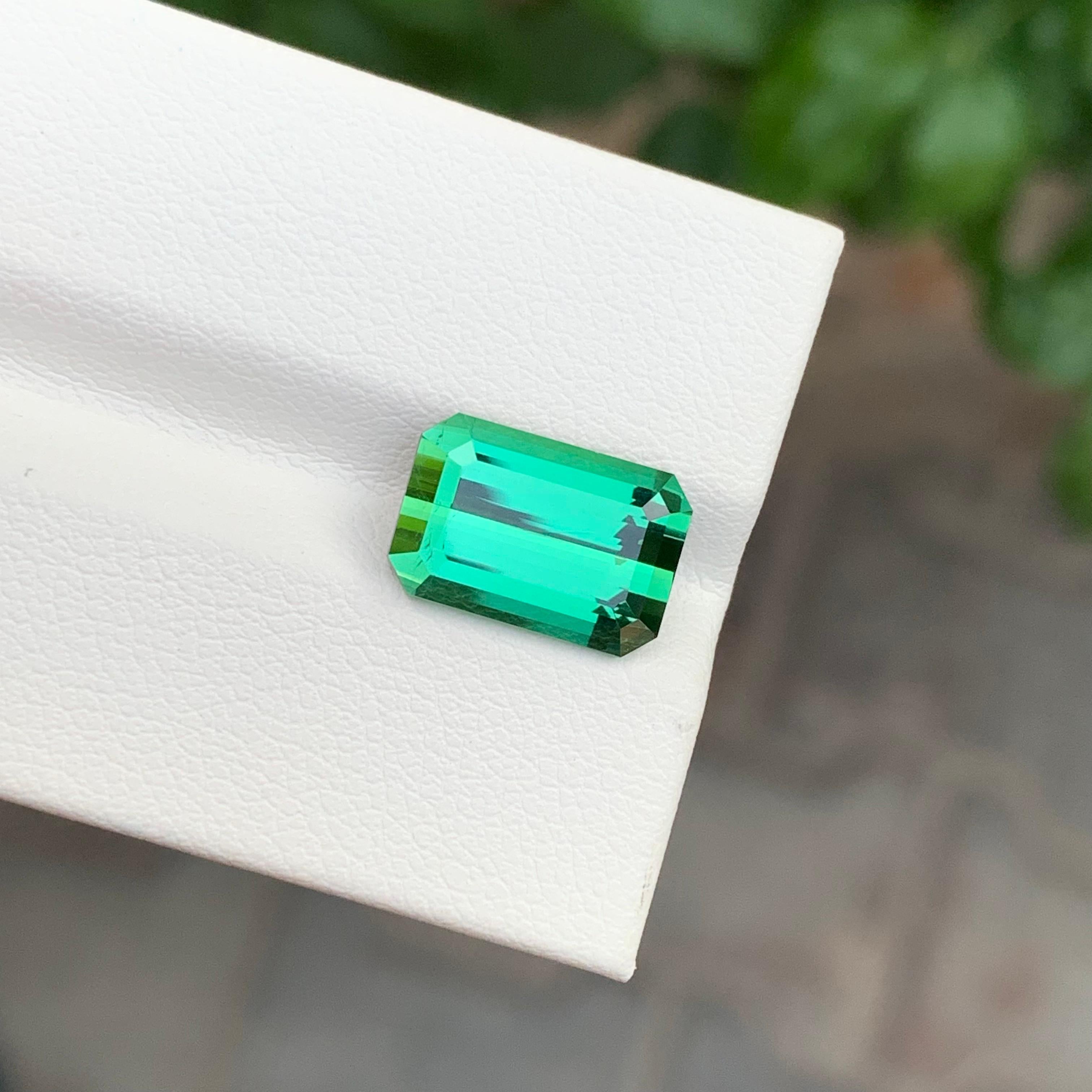 Taille émeraude 4.80 Carat Natural Loose Green Tourmaline Emerald Shape Gemstone (pierre précieuse en forme d'émeraude) en vente