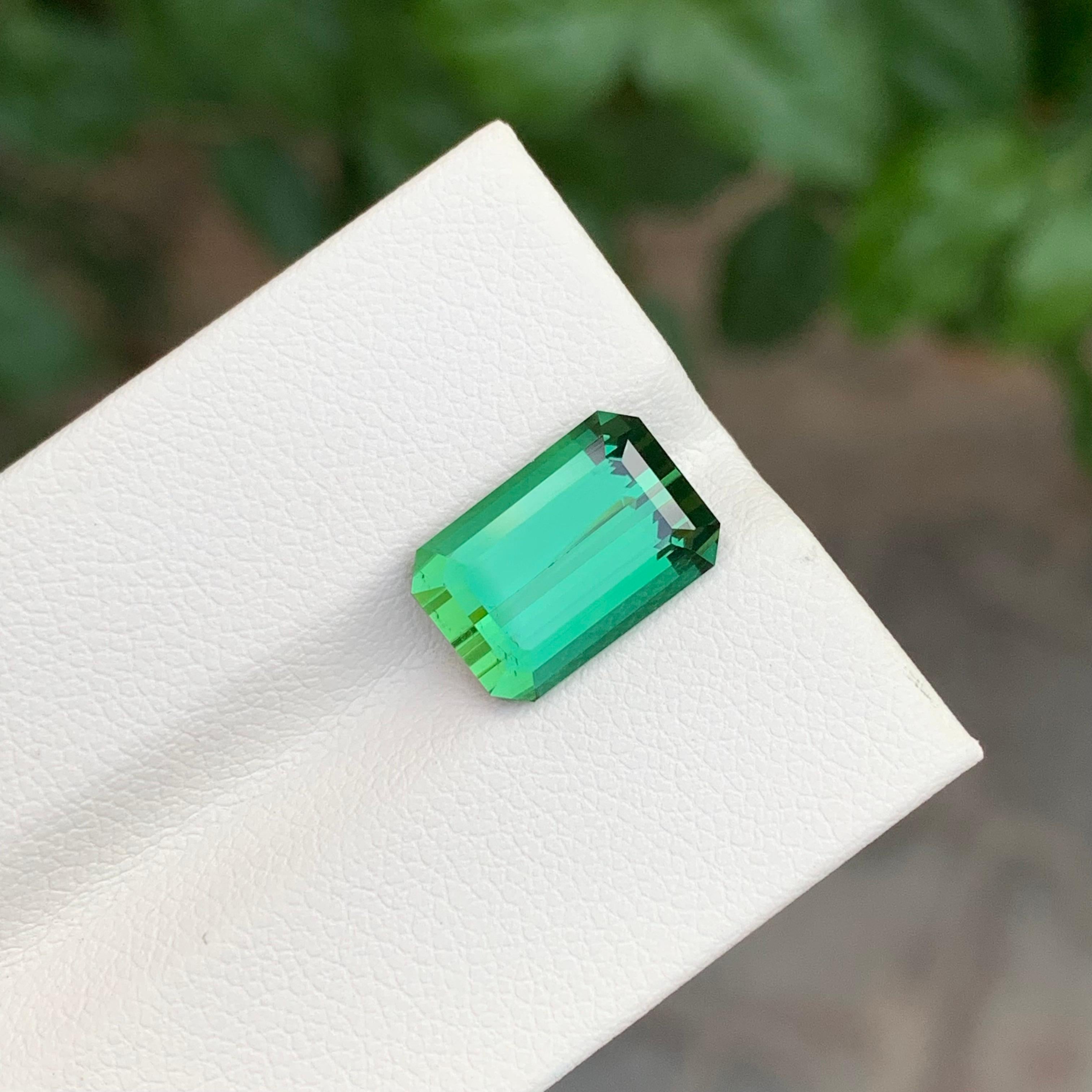 4.80 Carat Natural Loose Green Tourmaline Emerald Shape Gemstone (pierre précieuse en forme d'émeraude) Unisexe en vente