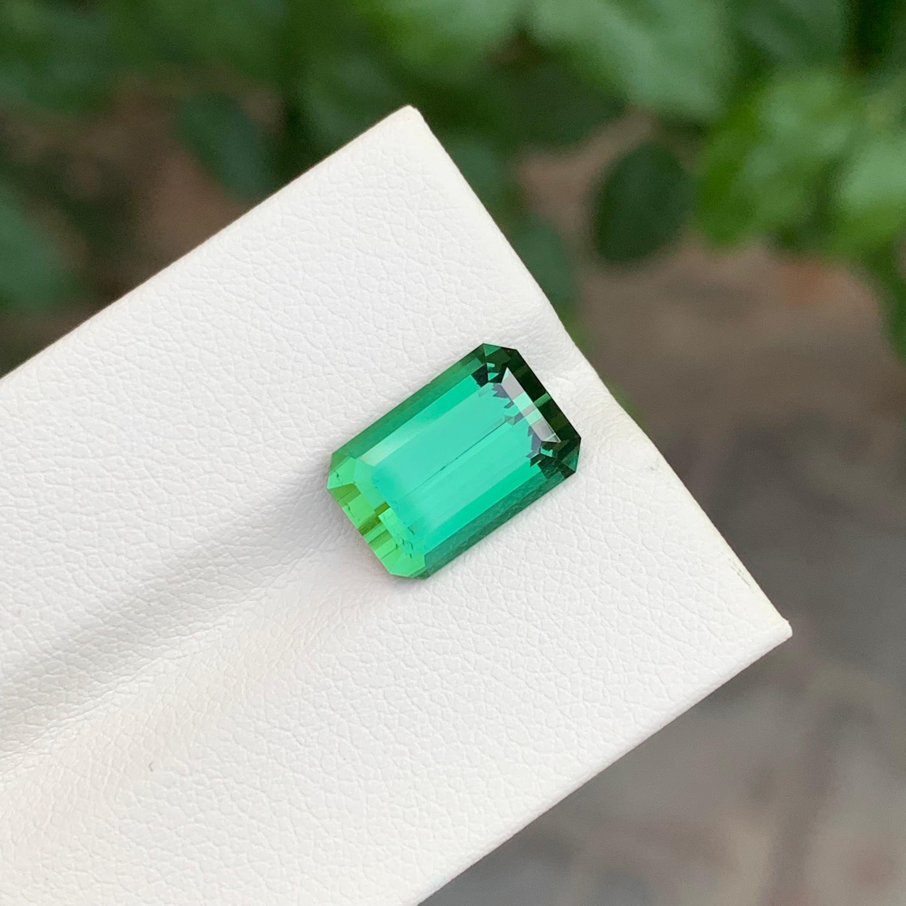 4.80 Carat Natural Loose Green Tourmaline Emerald Shape Gemstone (pierre précieuse en forme d'émeraude) en vente 1