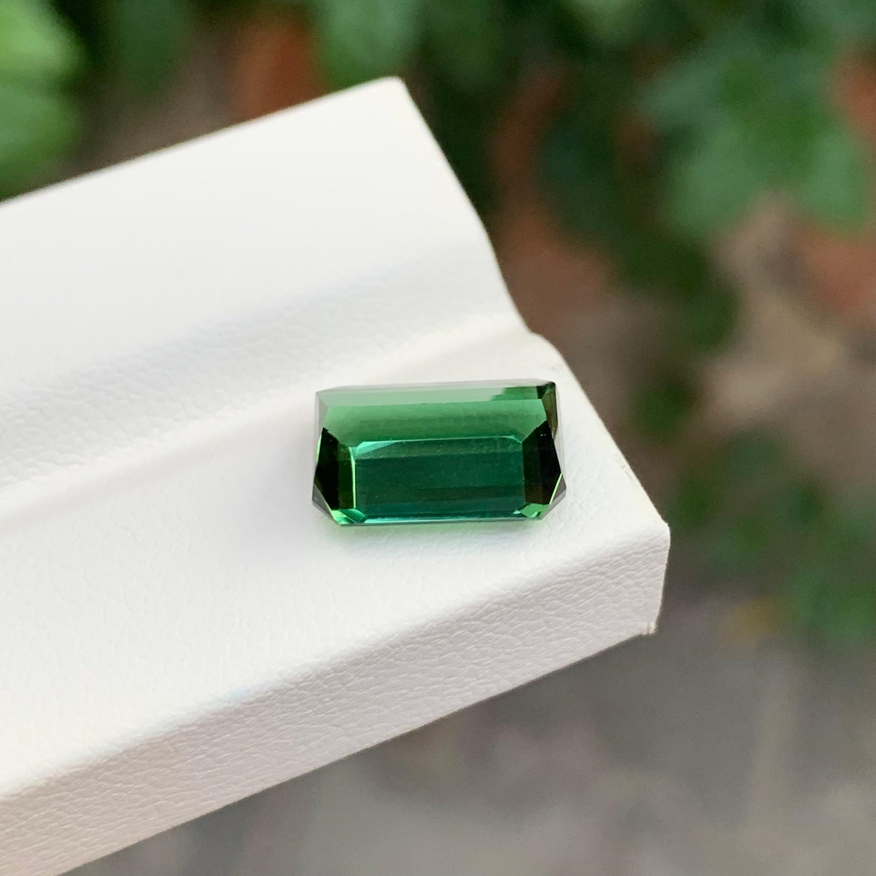 4.80 Carat Natural Loose Green Tourmaline Emerald Shape Gemstone (pierre précieuse en forme d'émeraude) en vente 2