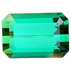 Gema natural suelta de turmalina verde de 4.80 quilates en forma de esmeralda