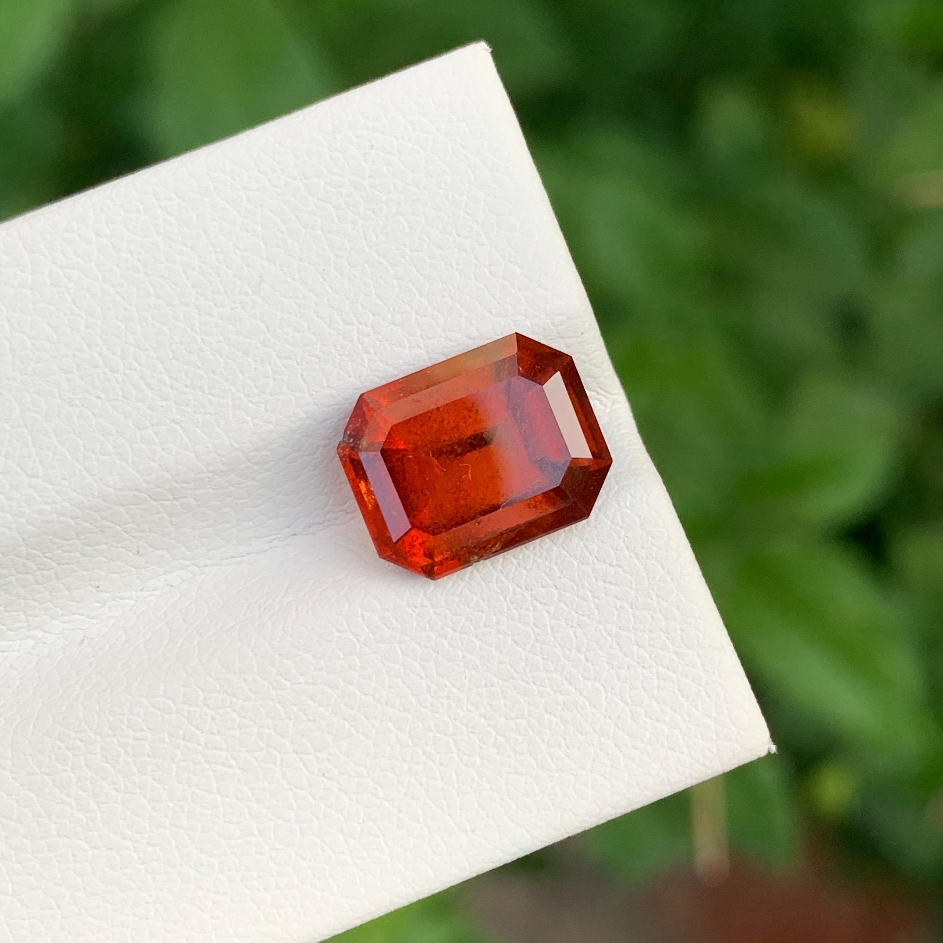 4.80 Carat Natural Loose Smoky Hessonite Garnet Emerald Shape Gem For Jewellery In New Condition For Sale In Peshawar, PK