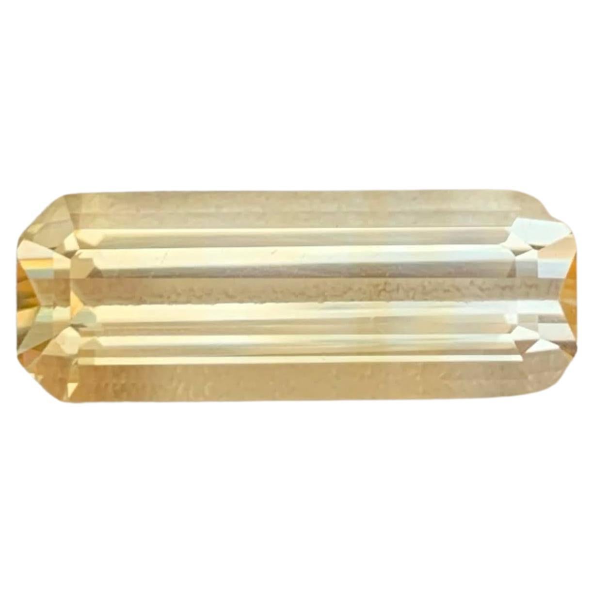 4.80 Carat Natural Loose Yellow Golden Citrine Emerald Cut Brazilian Gemstone (pierres précieuses brésiliennes de taille émeraude)