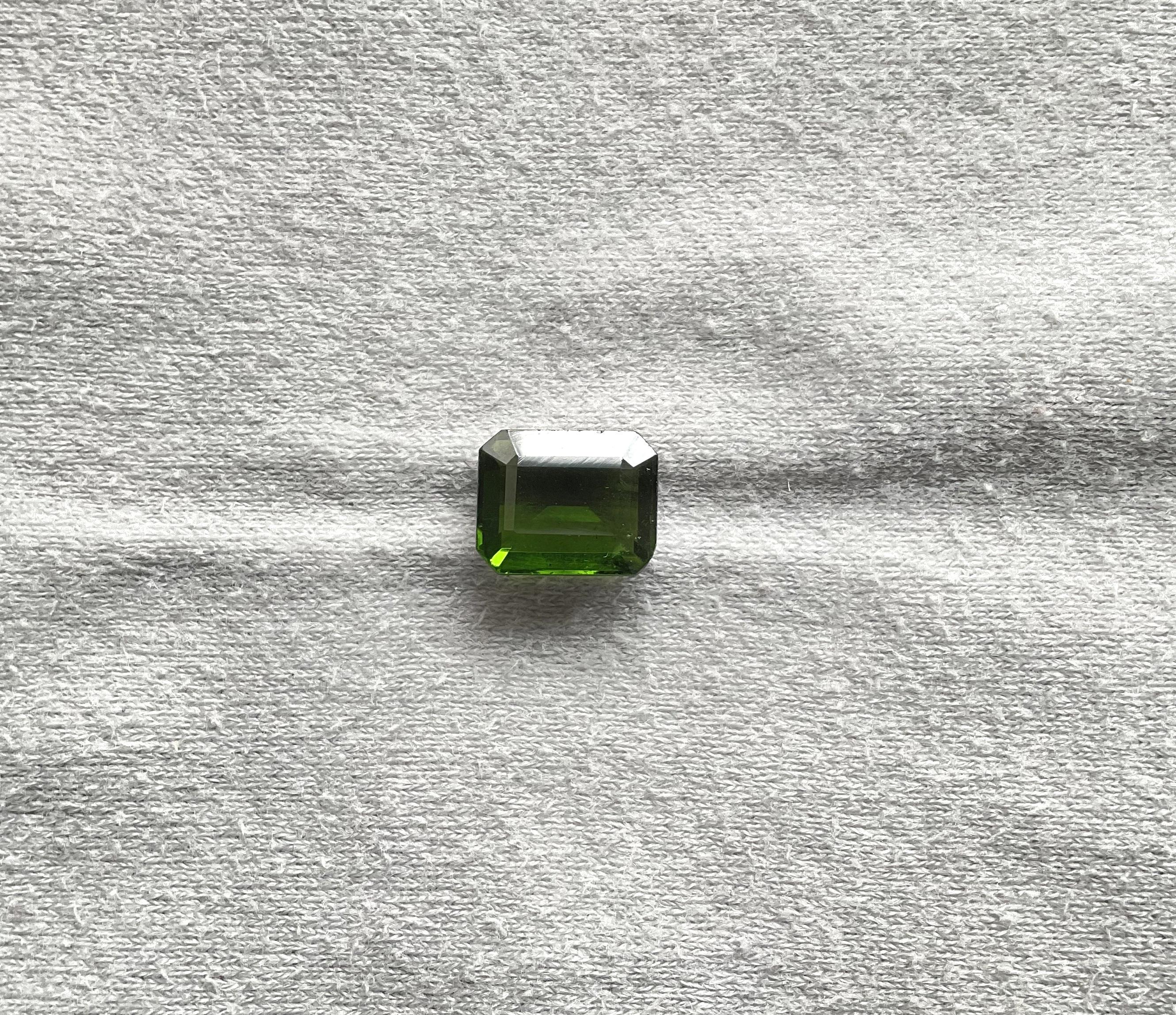Pierre naturelle de 4.80 carats, tourmaline verte octogonale taillée à facettes de qualité supérieure

Pierre précieuse - Tourmaline
Poids - 4,80 carats
Forme - Octogone
Taille -  11x9x4.7 MM
Pièces - 1