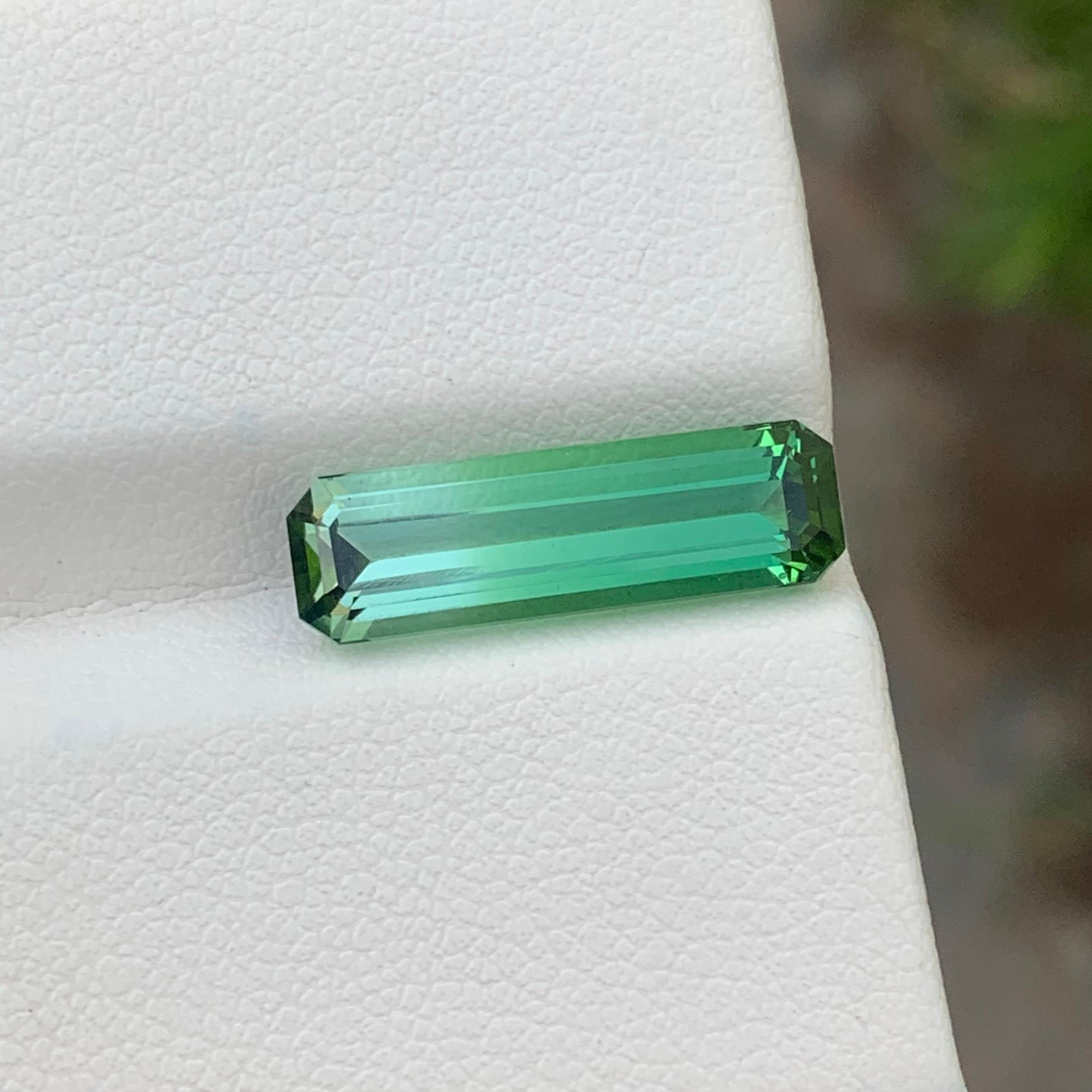 Arts and Crafts 4.80 Carats Natural Mint Green Bicolor Tourmaline Loose Ring Gem Emerald Cut For Sale