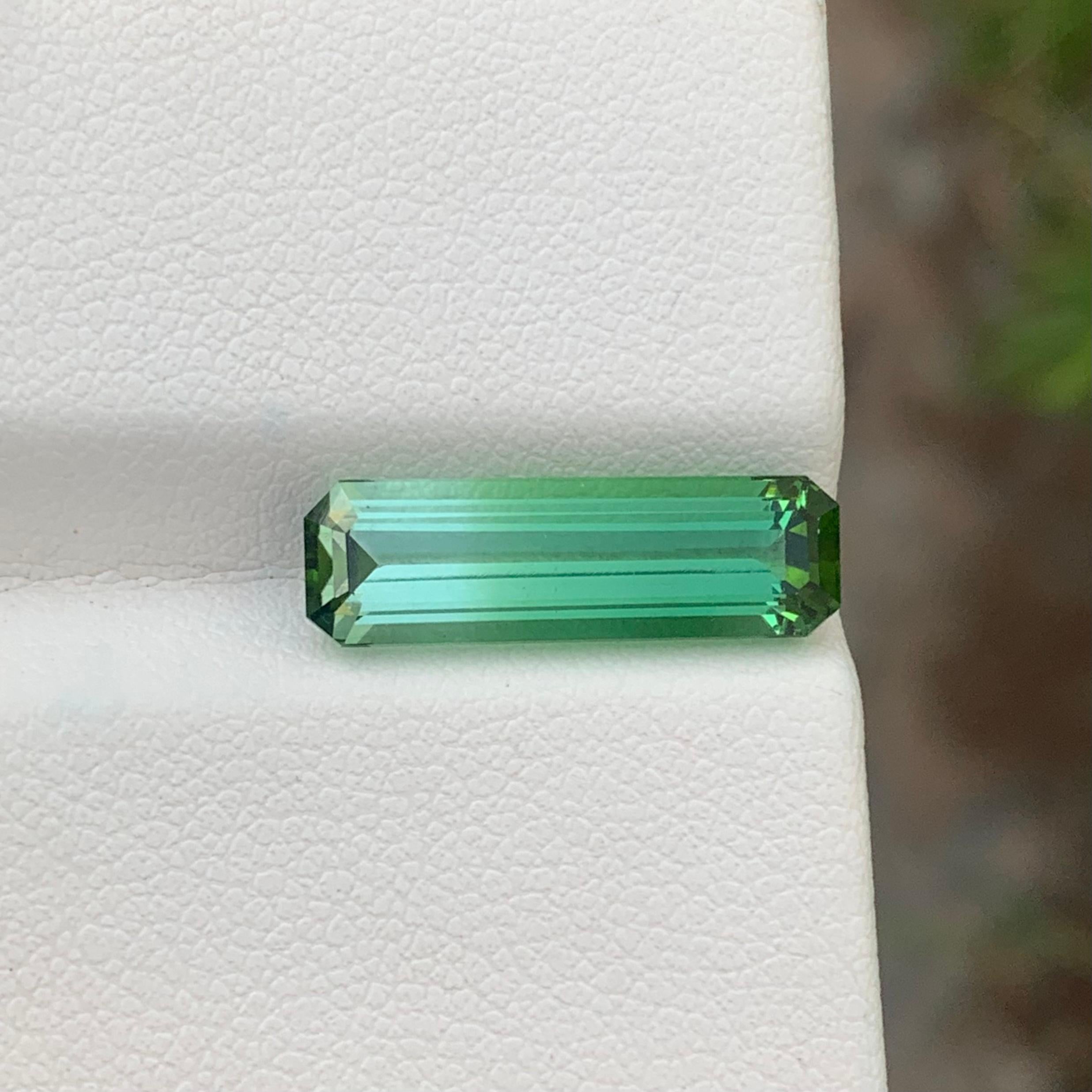 4.80 Carats Natural Mint Green Bicolor Tourmaline Loose Ring Gem Emerald Cut In New Condition For Sale In Peshawar, PK