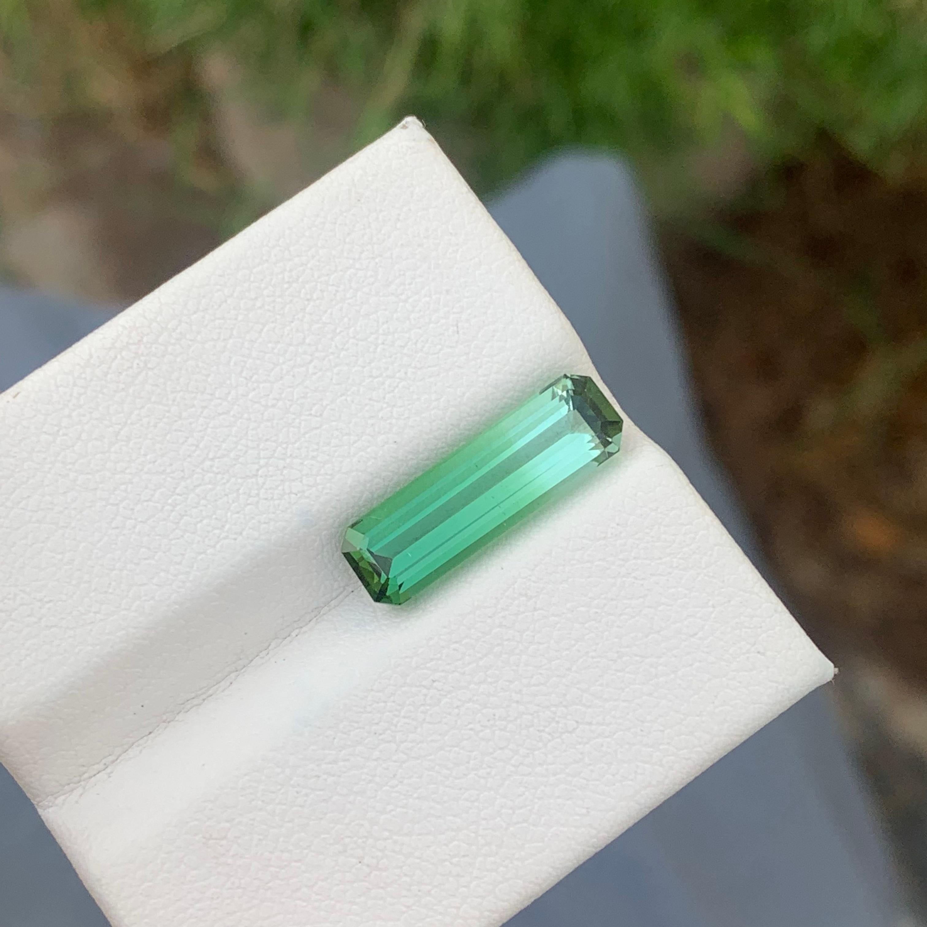Women's or Men's 4.80 Carats Natural Mint Green Bicolor Tourmaline Loose Ring Gem Emerald Cut For Sale