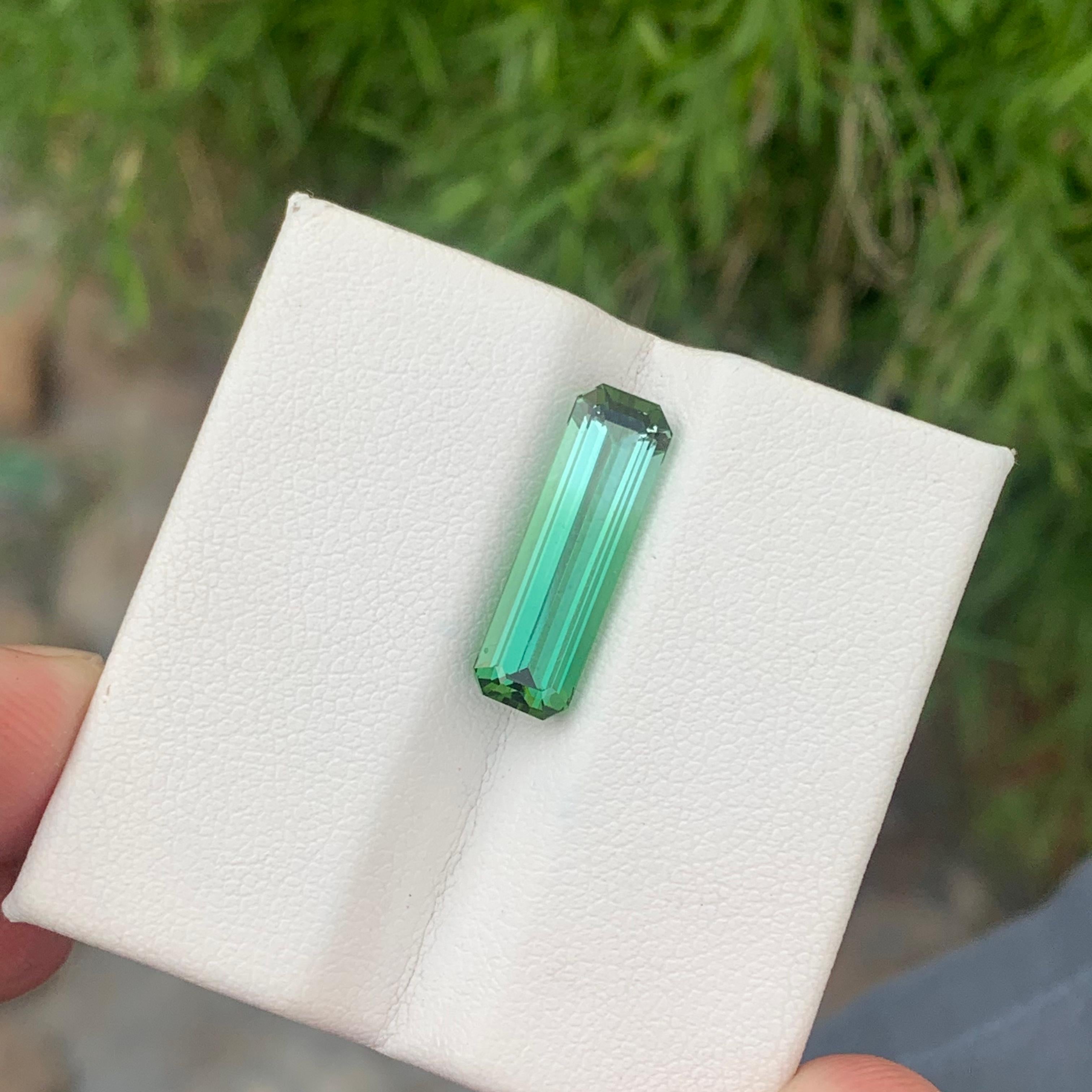 4.80 Carats Natural Mint Green Bicolor Tourmaline Loose Ring Gem Emerald Cut For Sale 3