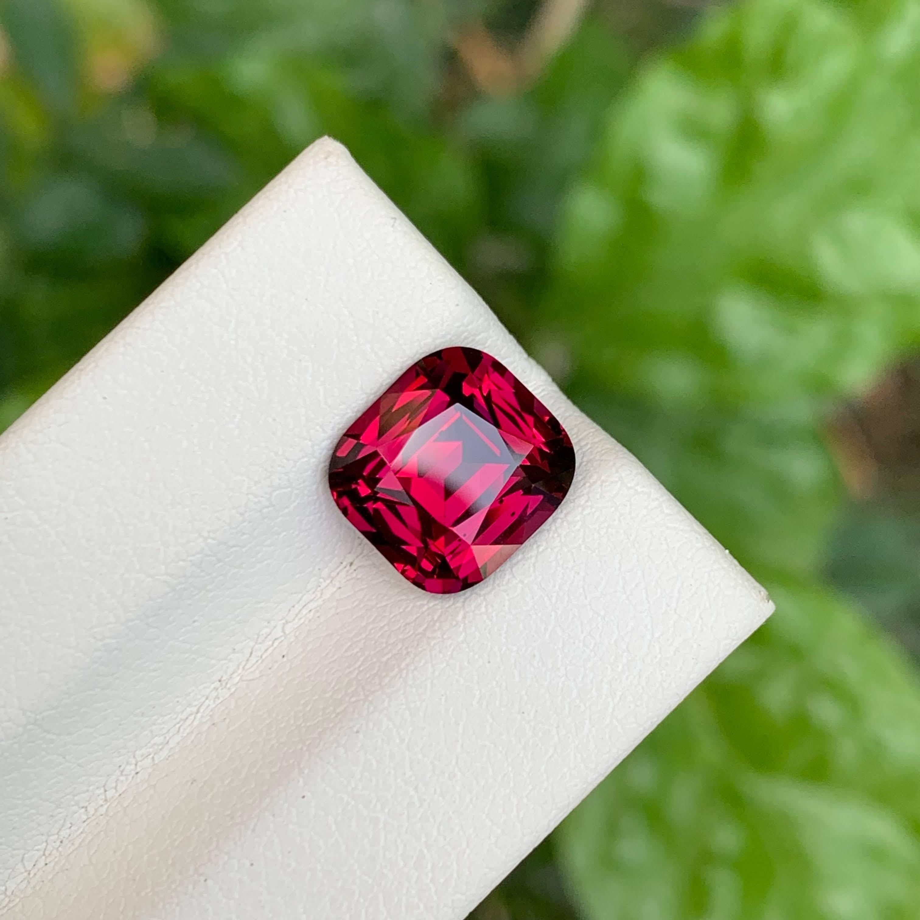 4,80 Karat rosa-roter Umbalite-Granat im Kissenschliff aus Afrika für Damen oder Herren im Angebot