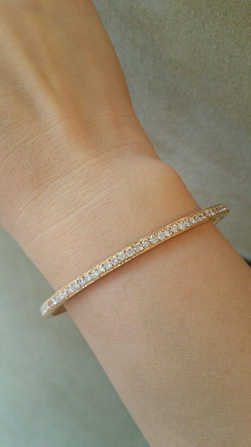 Bracelet à une rangée de diamants 4.80 carats en or rose 18k

Le bracelet à diamants présente une rangée unique de 98 diamants ronds et brillants blancs sertis individuellement dans de l'or rose 18k.

Le poids total des diamants est de 4,80