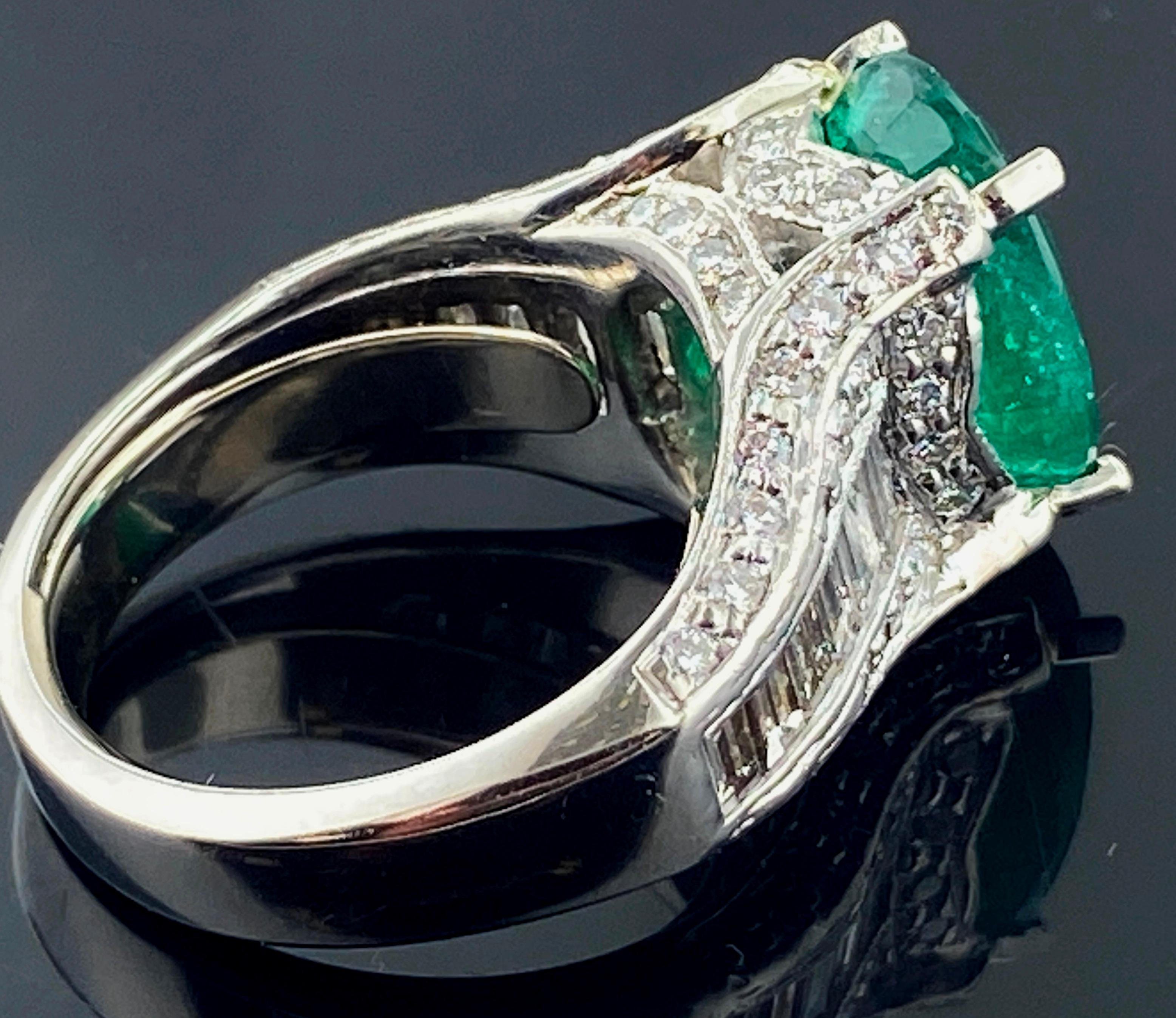 4,80 Karat Smaragd- und Diamantring aus Platin im Zustand „Hervorragend“ im Angebot in Palm Desert, CA